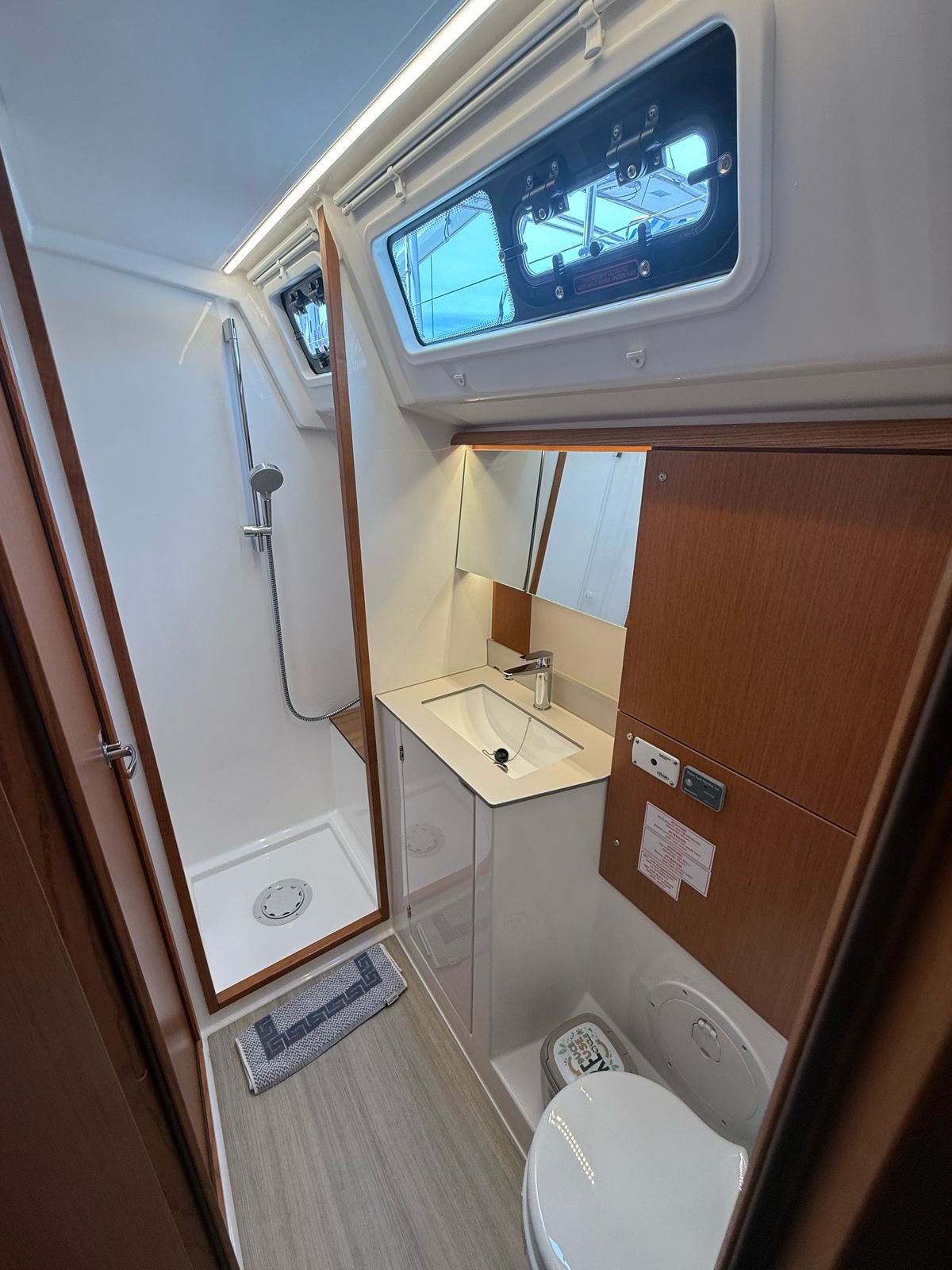 Bavaria C46 — photo 11