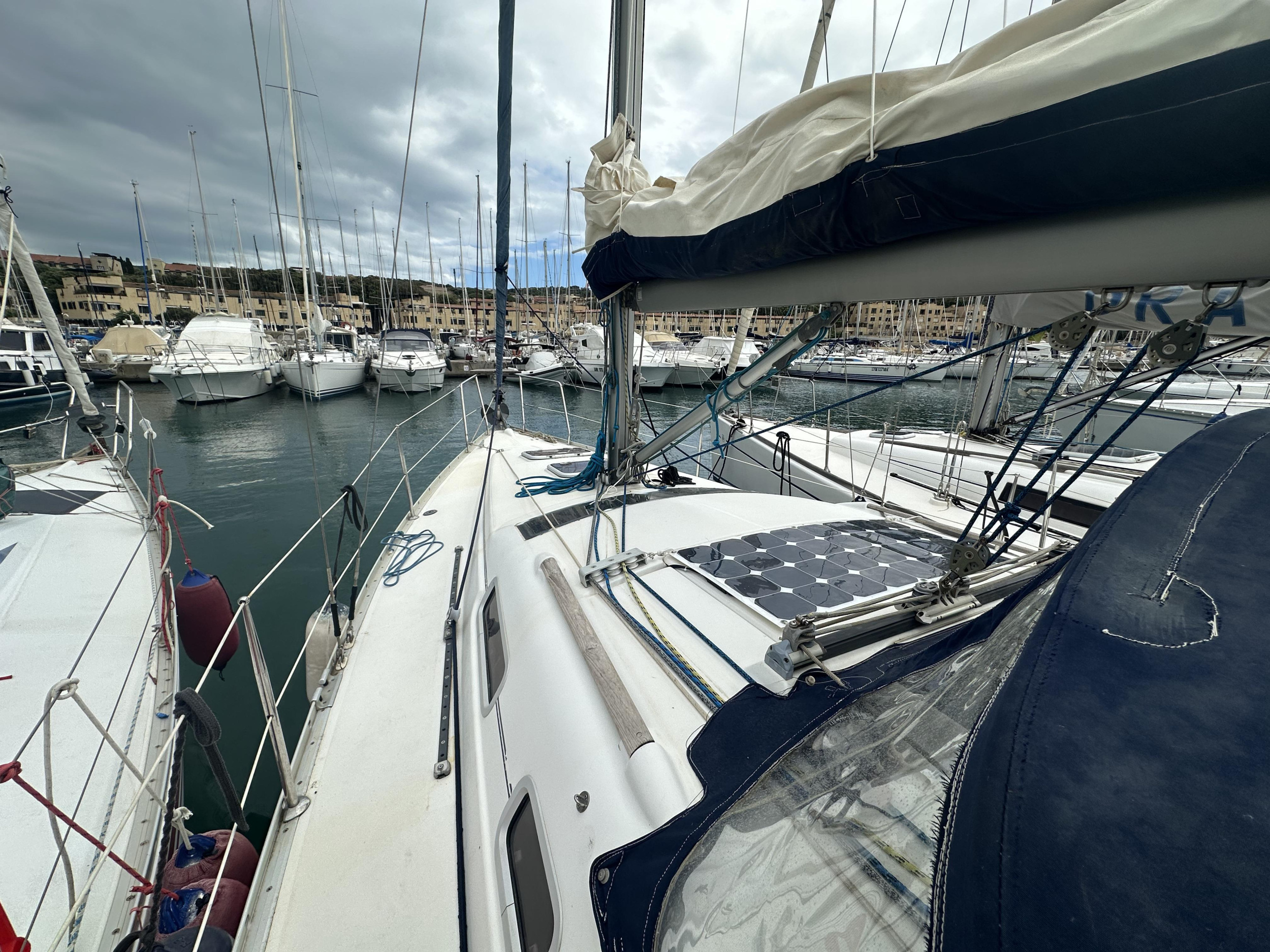 Oceanis 323 Clipper — photo 37