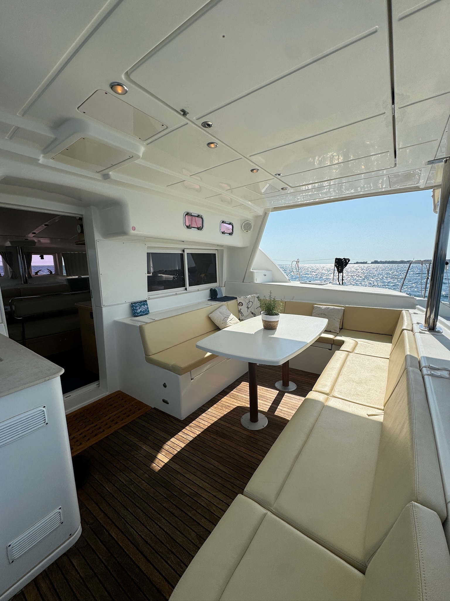 Lagoon 44 — photo 17