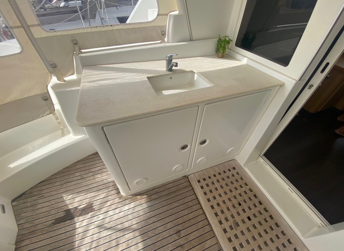Lagoon 44 — photo 11