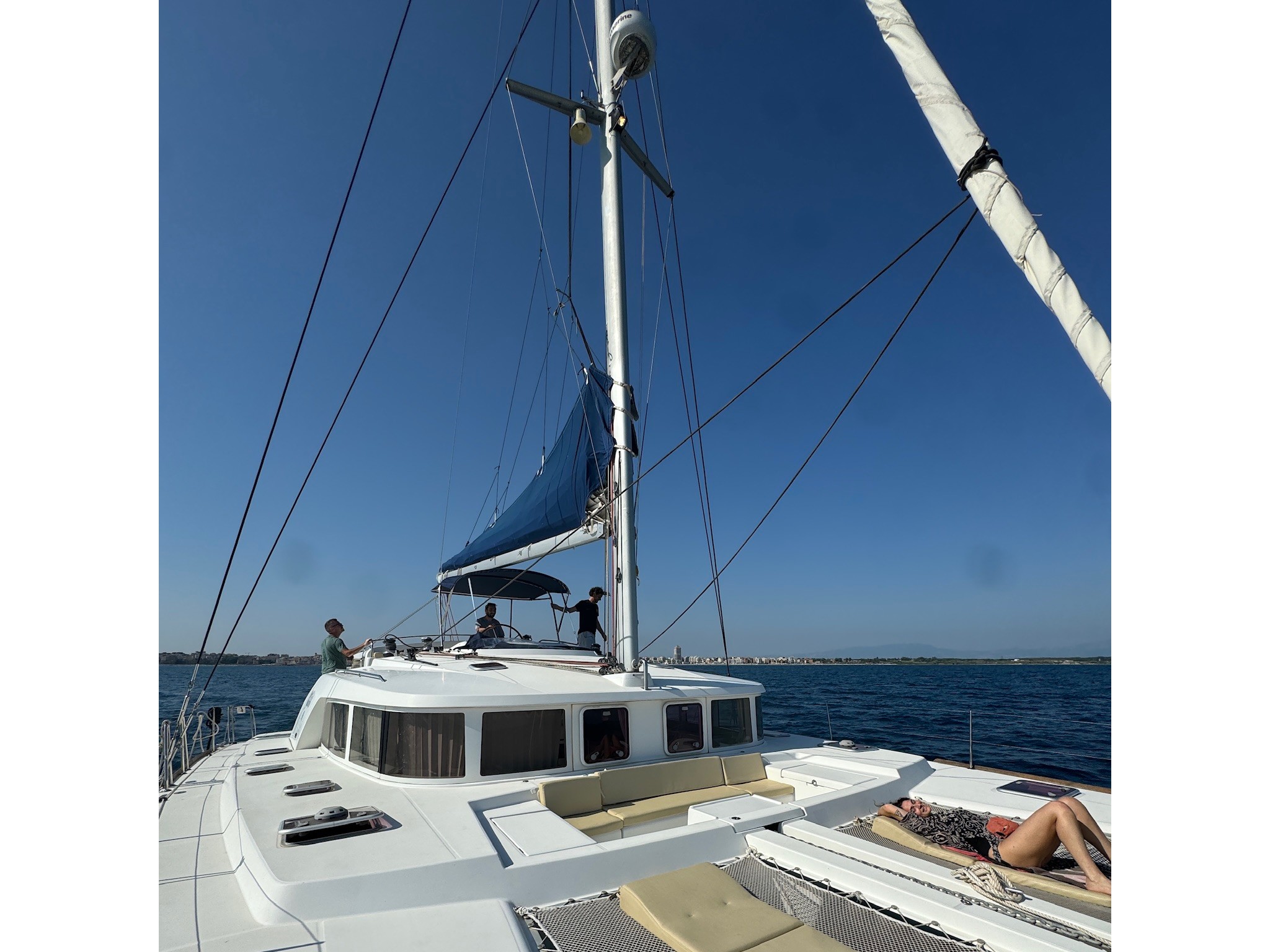 Lagoon 44 — photo 1