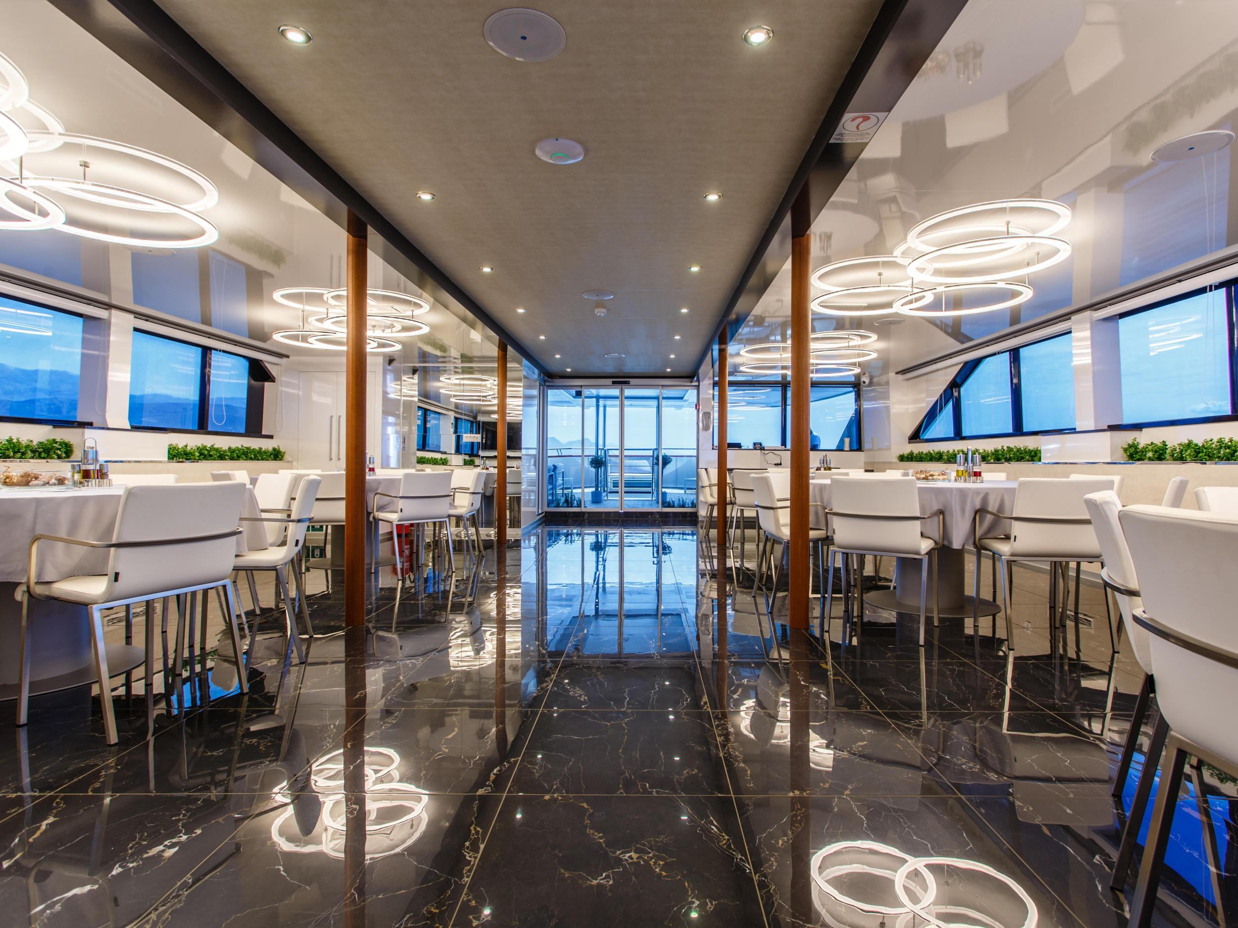 Luxury Motor Yacht — photo 3