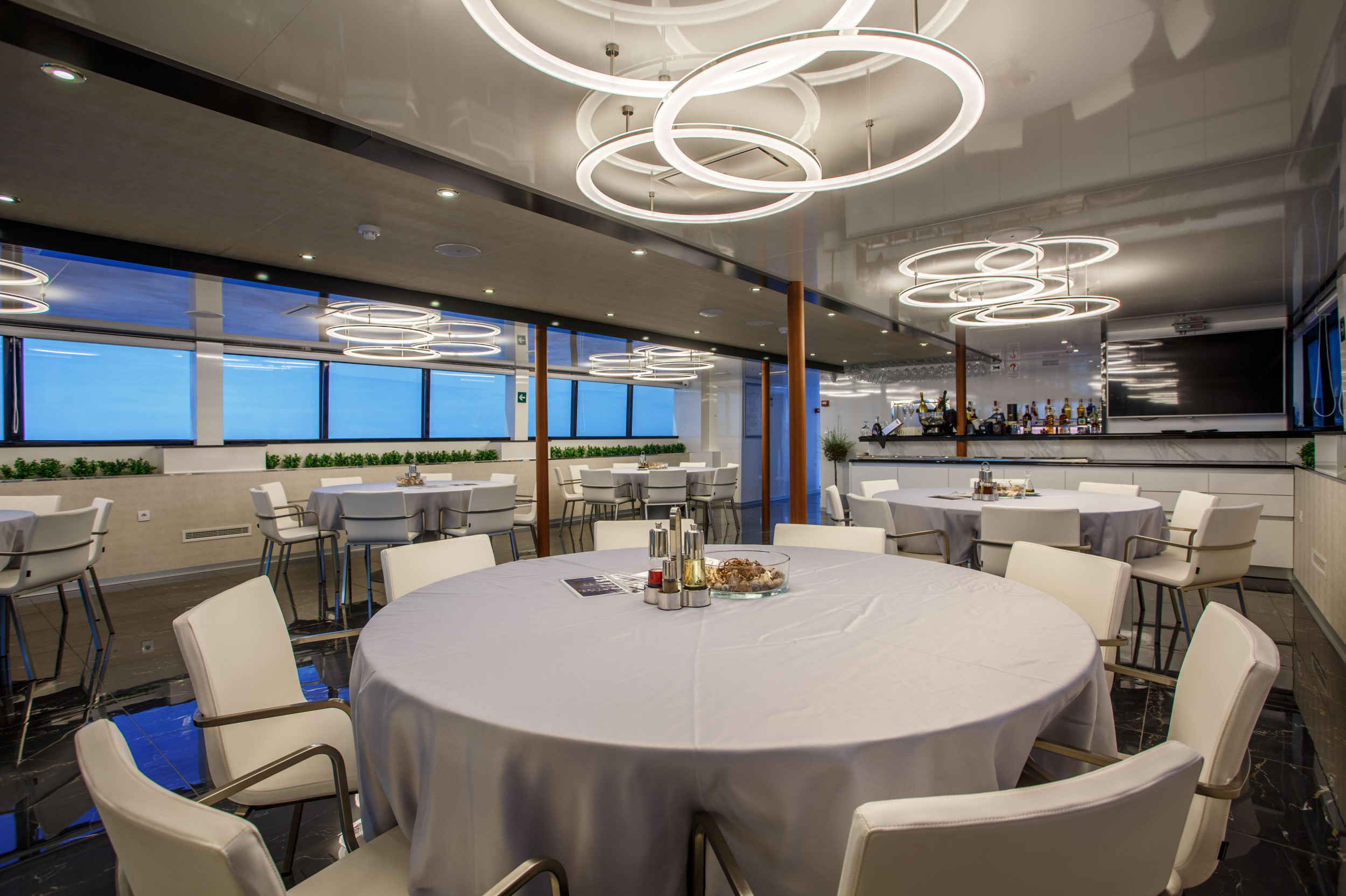 Luxury Motor Yacht — photo 7