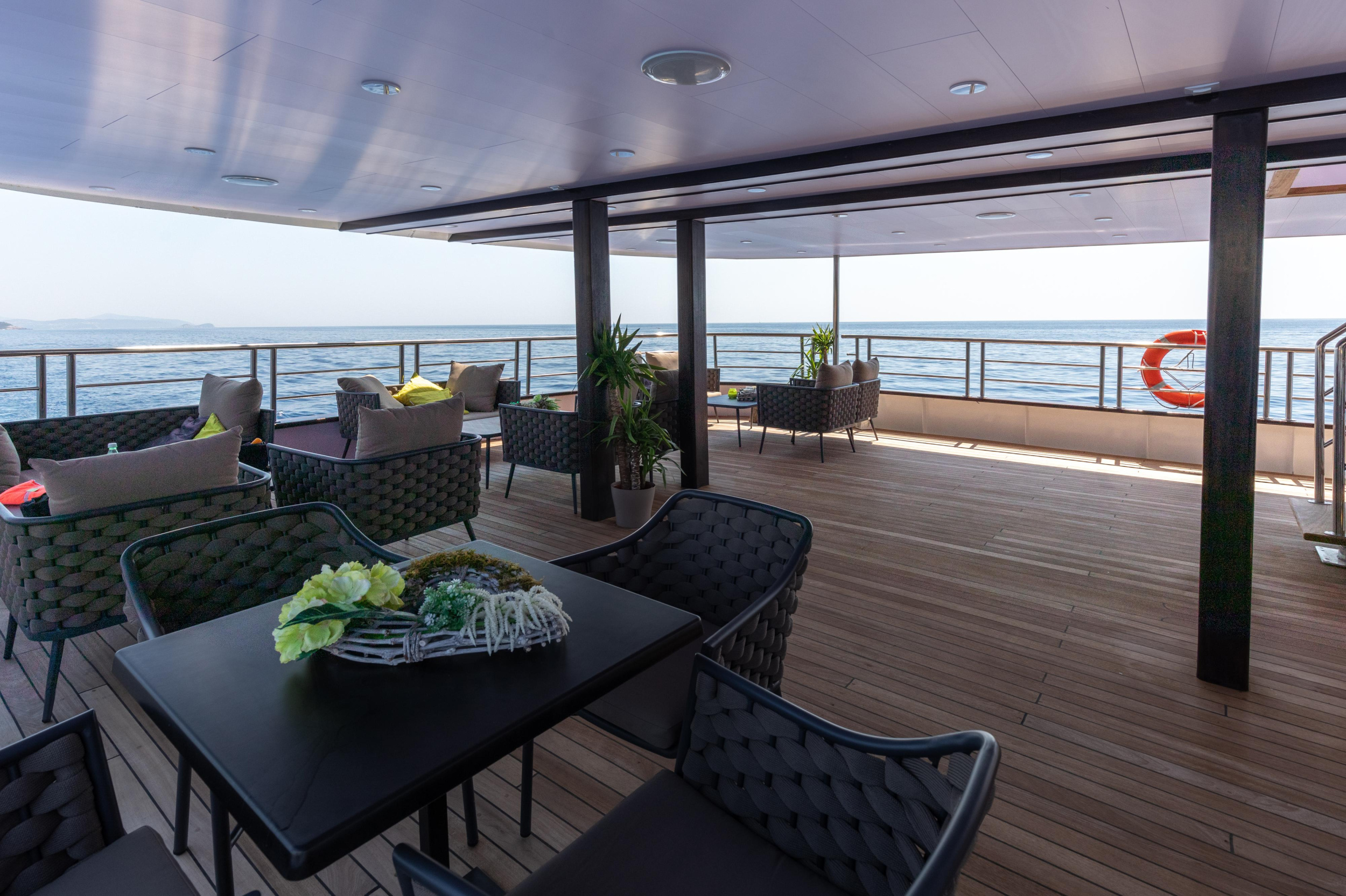 Luxury Motor Yacht — photo 13
