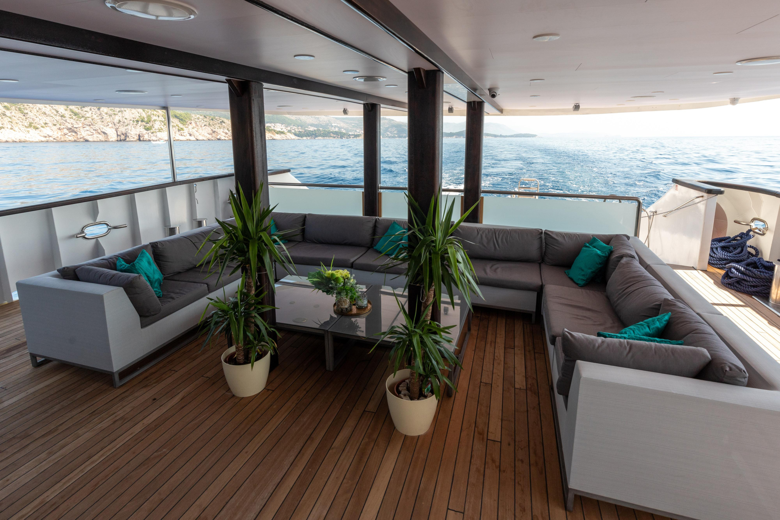 Luxury Motor Yacht — photo 15