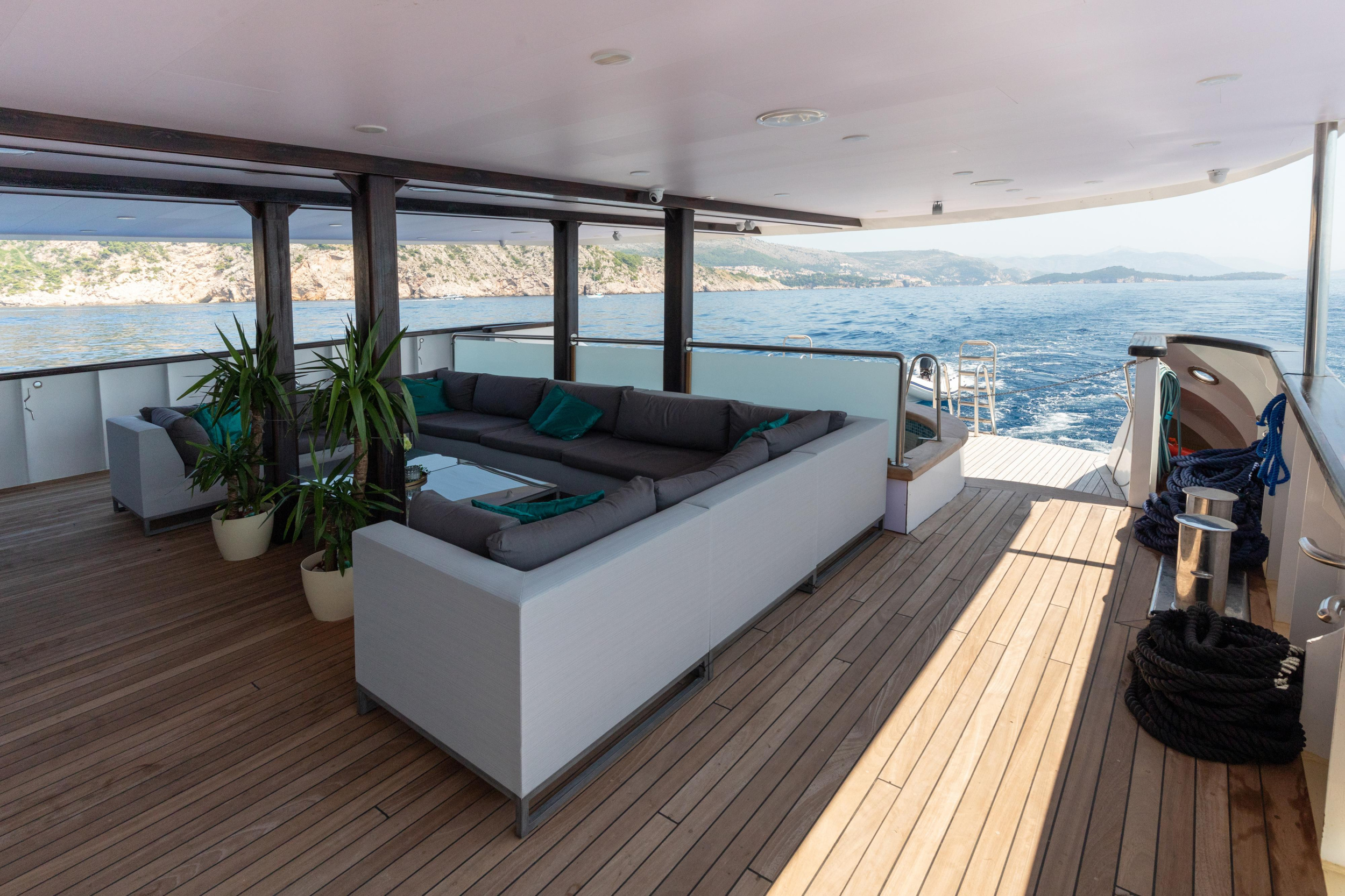 Luxury Motor Yacht — photo 8