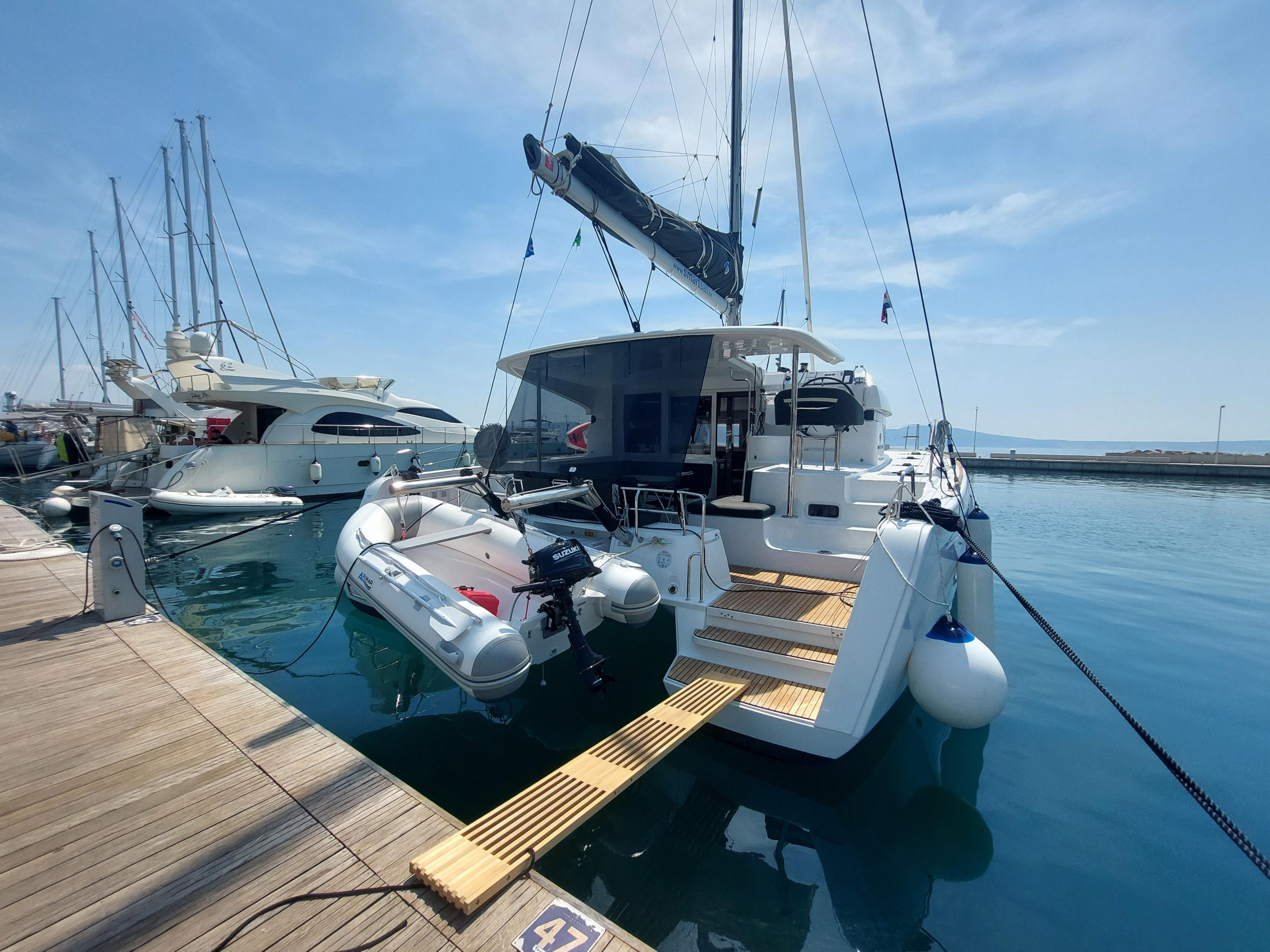 Lagoon 40 — photo 1