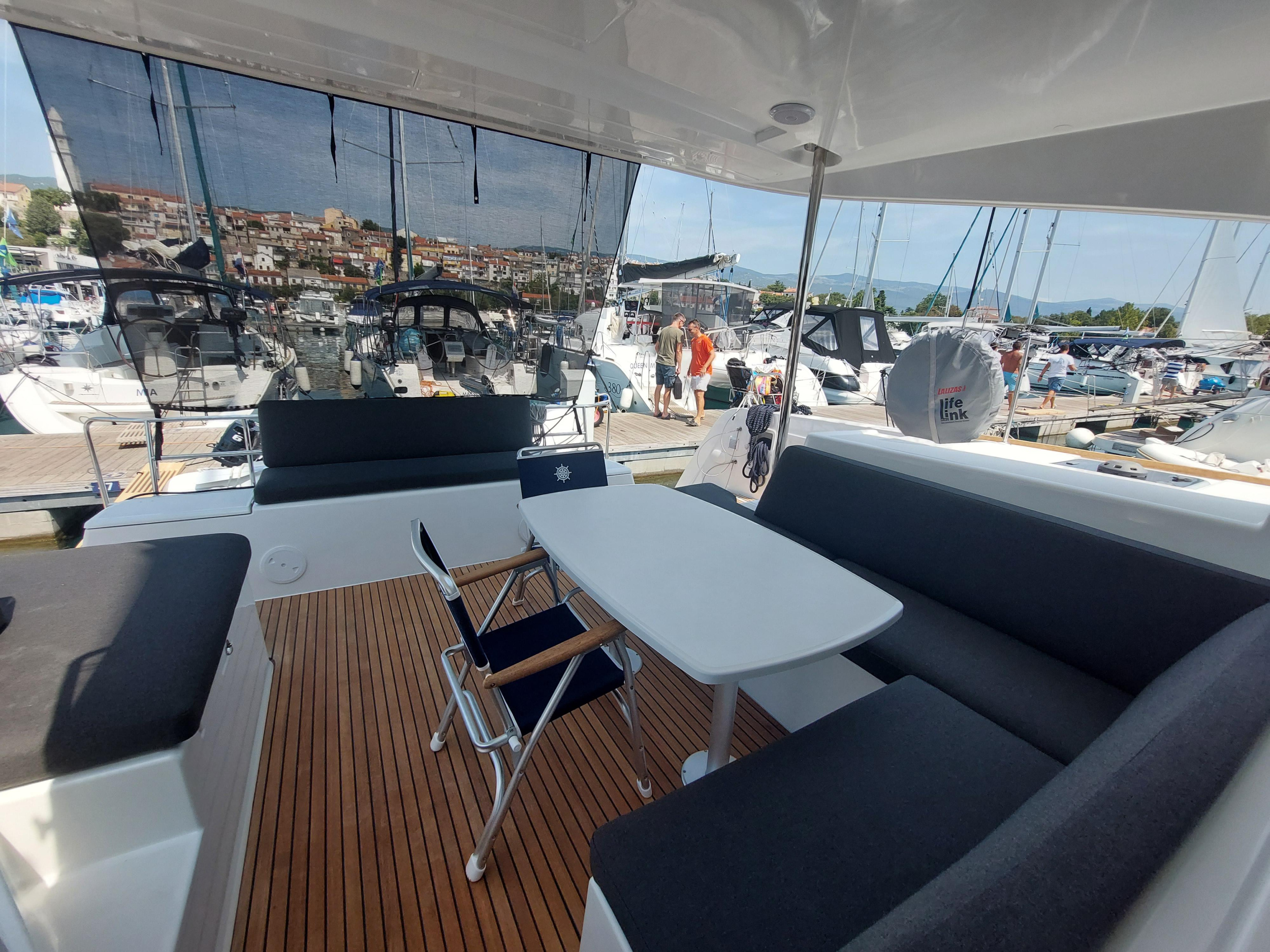 Lagoon 40 — photo 7