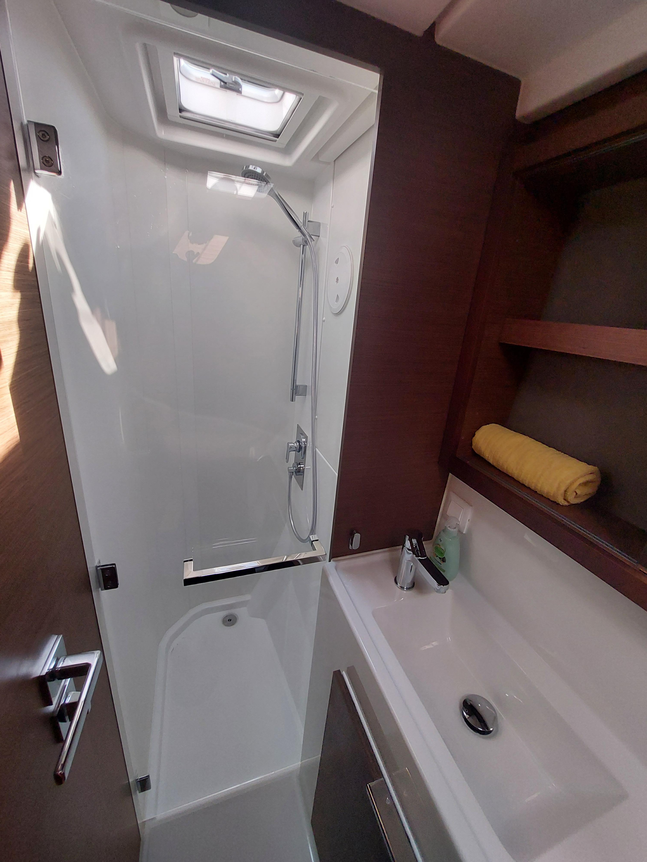 Lagoon 40 — photo 9