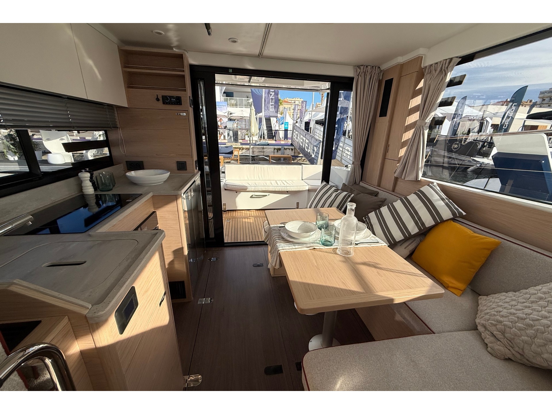 Swift Trawler 37 Fly — photo 10