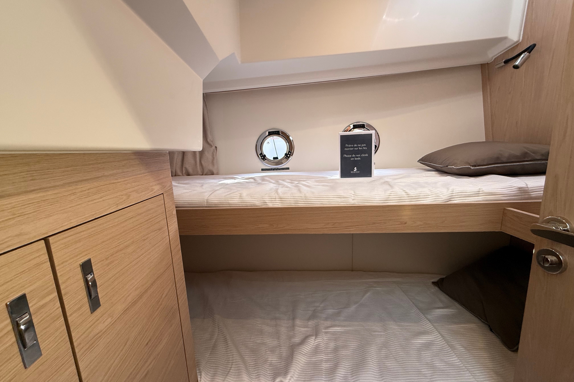 Swift Trawler 37 Fly — photo 5