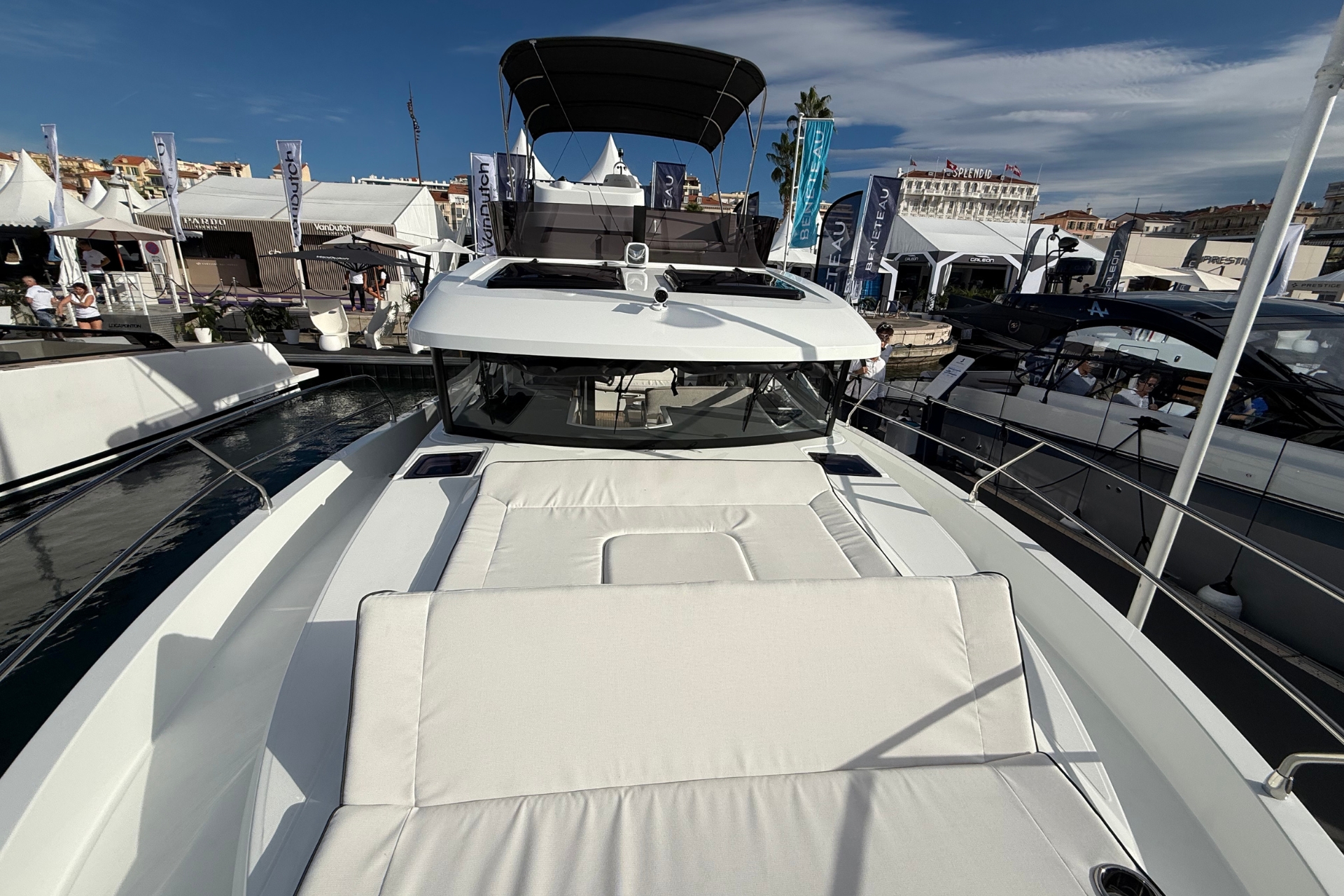Swift Trawler 37 Fly — photo 2