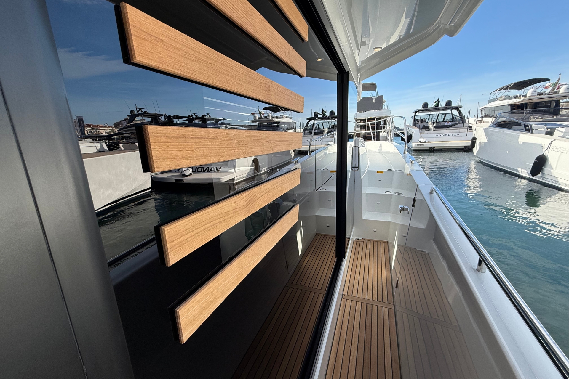 Swift Trawler 37 Fly — photo 11