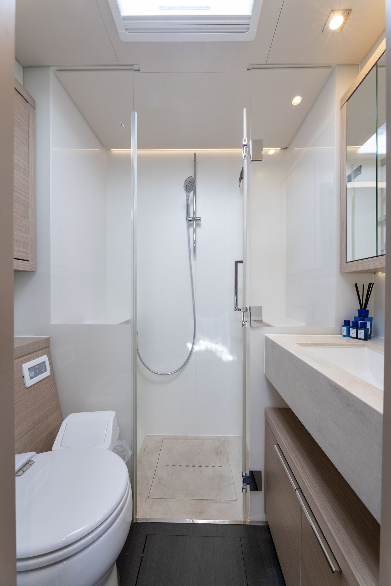Lagoon 55 (2025) — photo 15