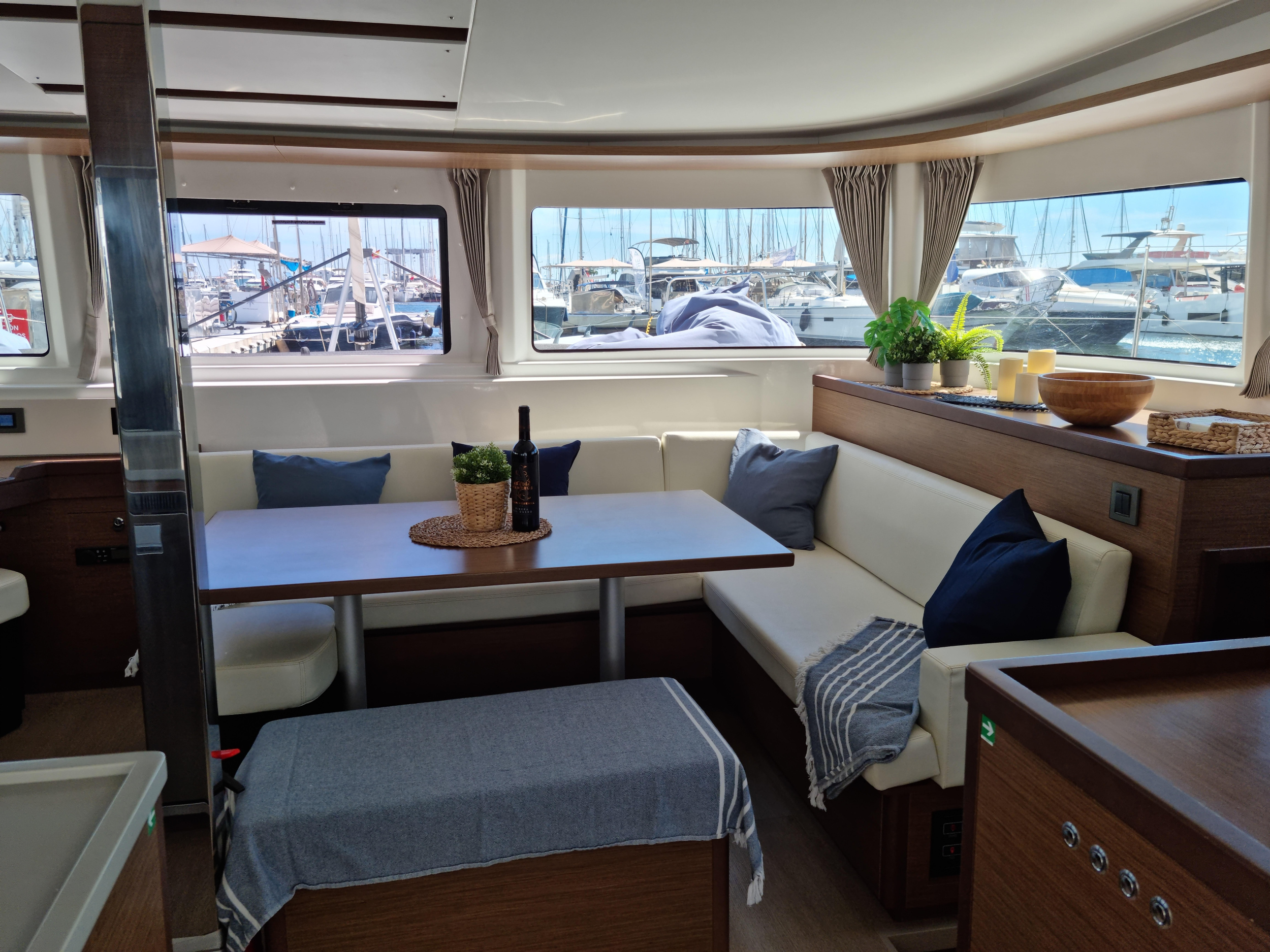 Lagoon 46 — photo 11