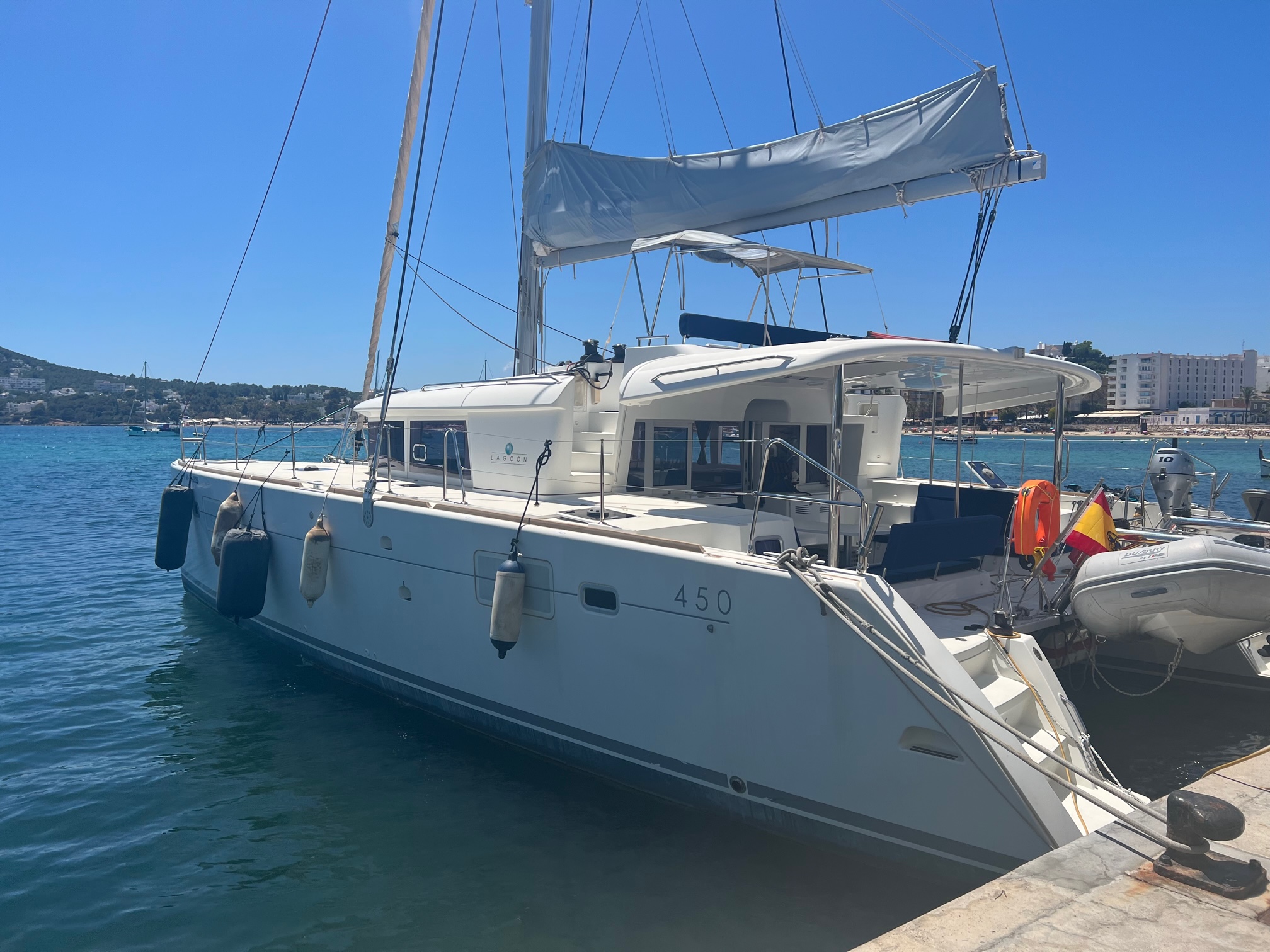 Lagoon 450 Flybridge — photo 1