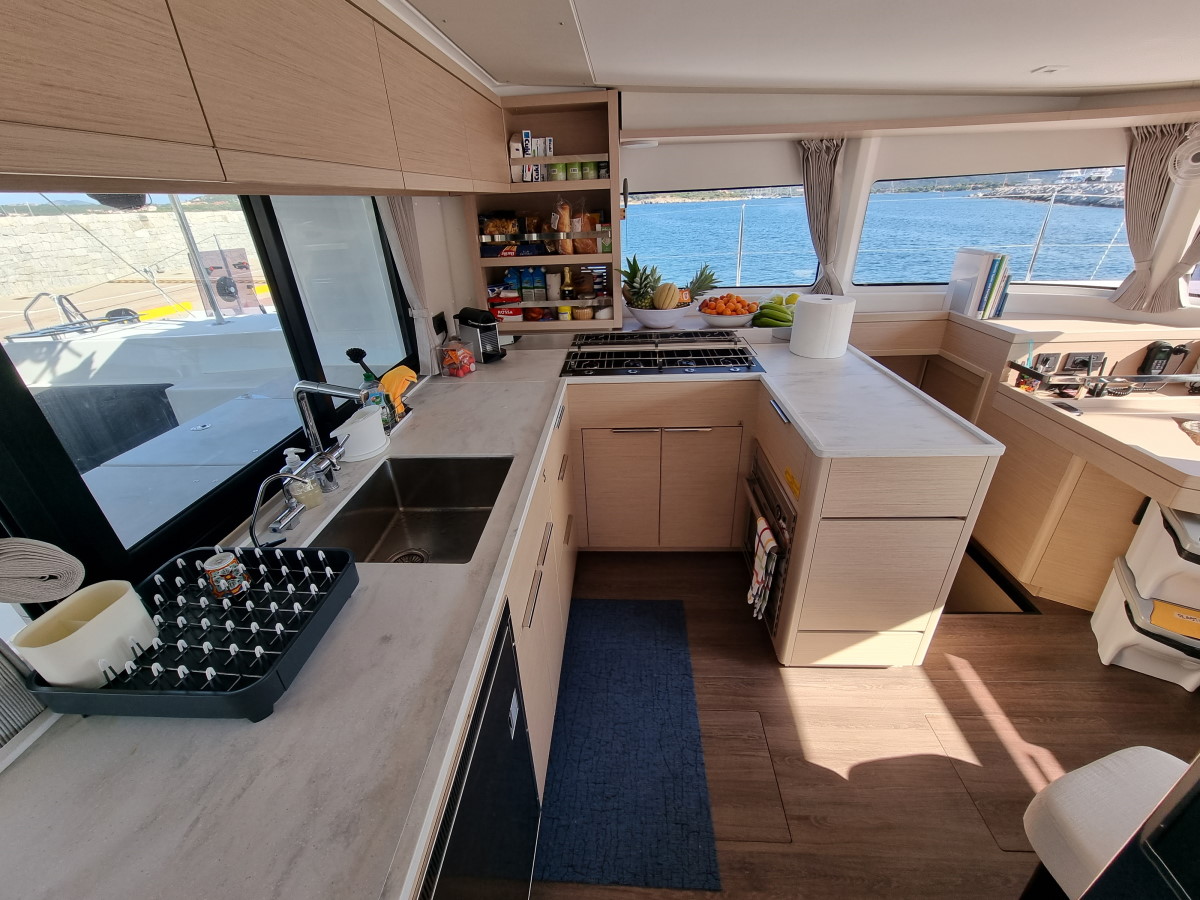 Lagoon 46 — photo 9