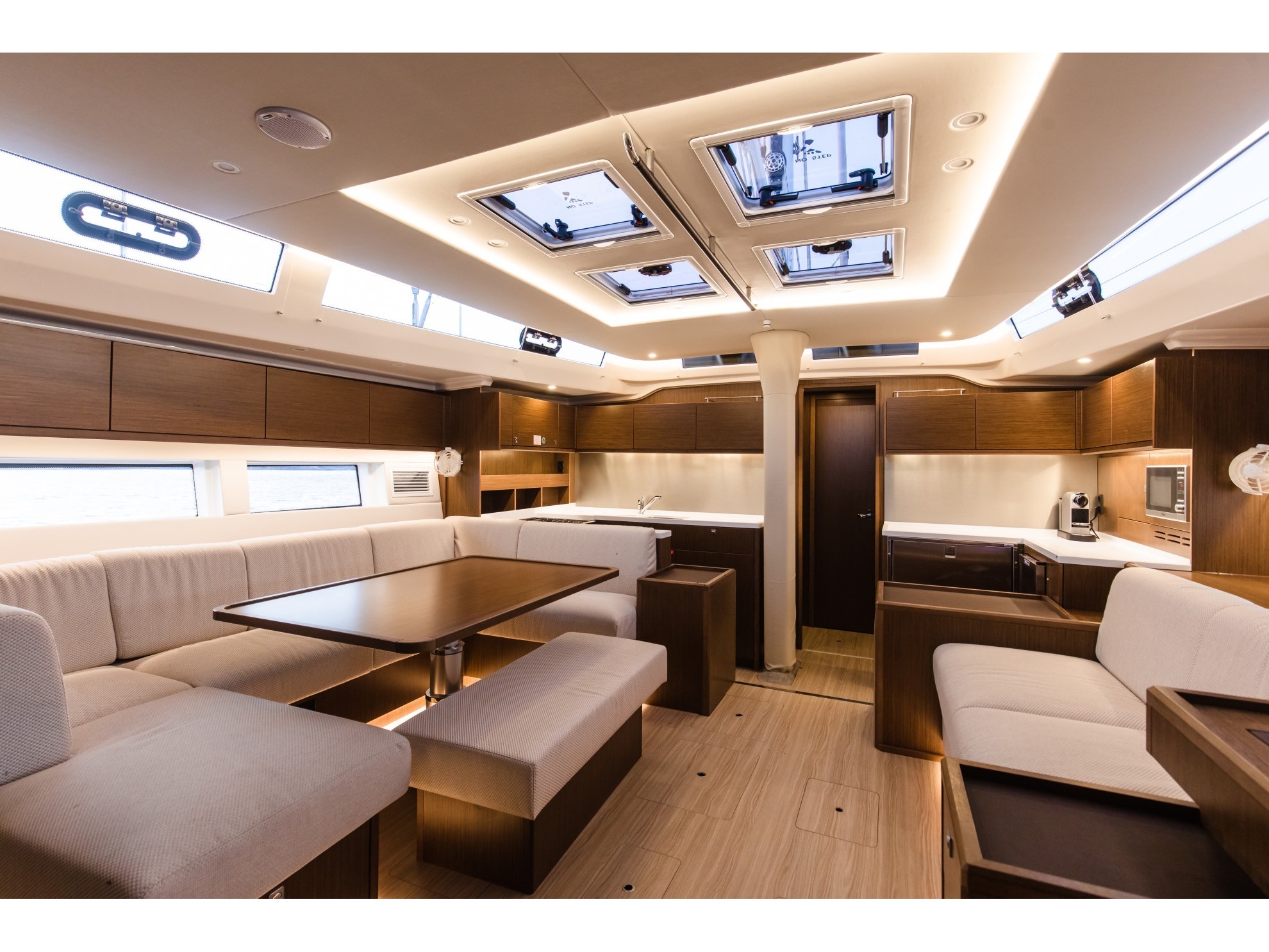Bavaria C57 — photo 7