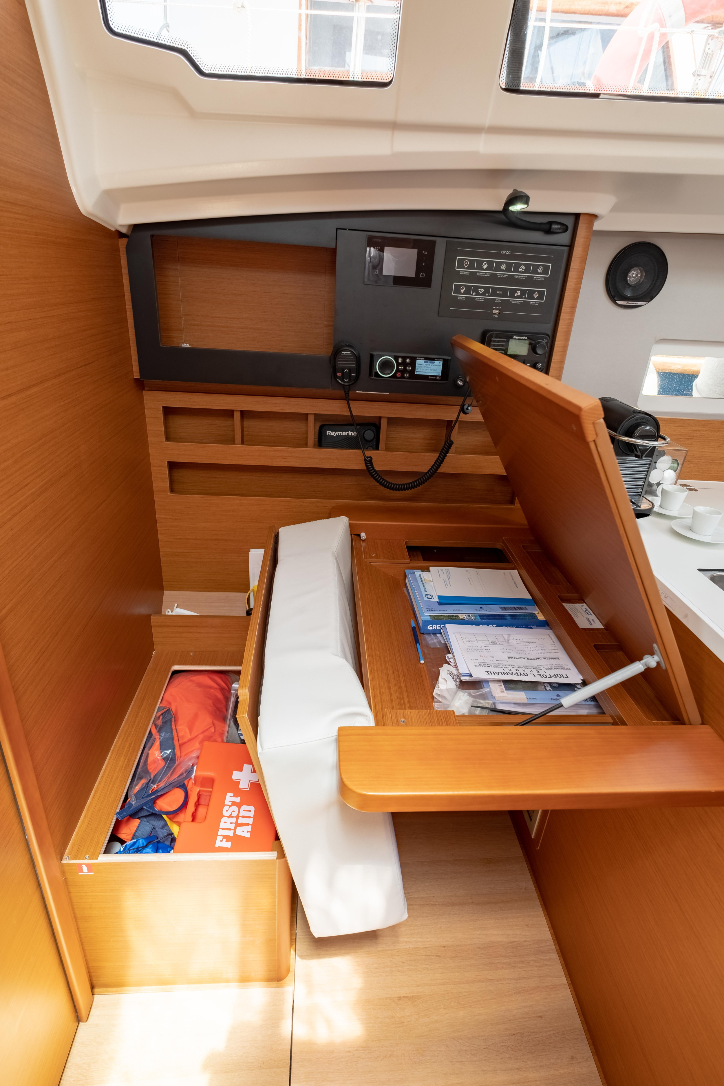 Sun Odyssey 410 — photo 17