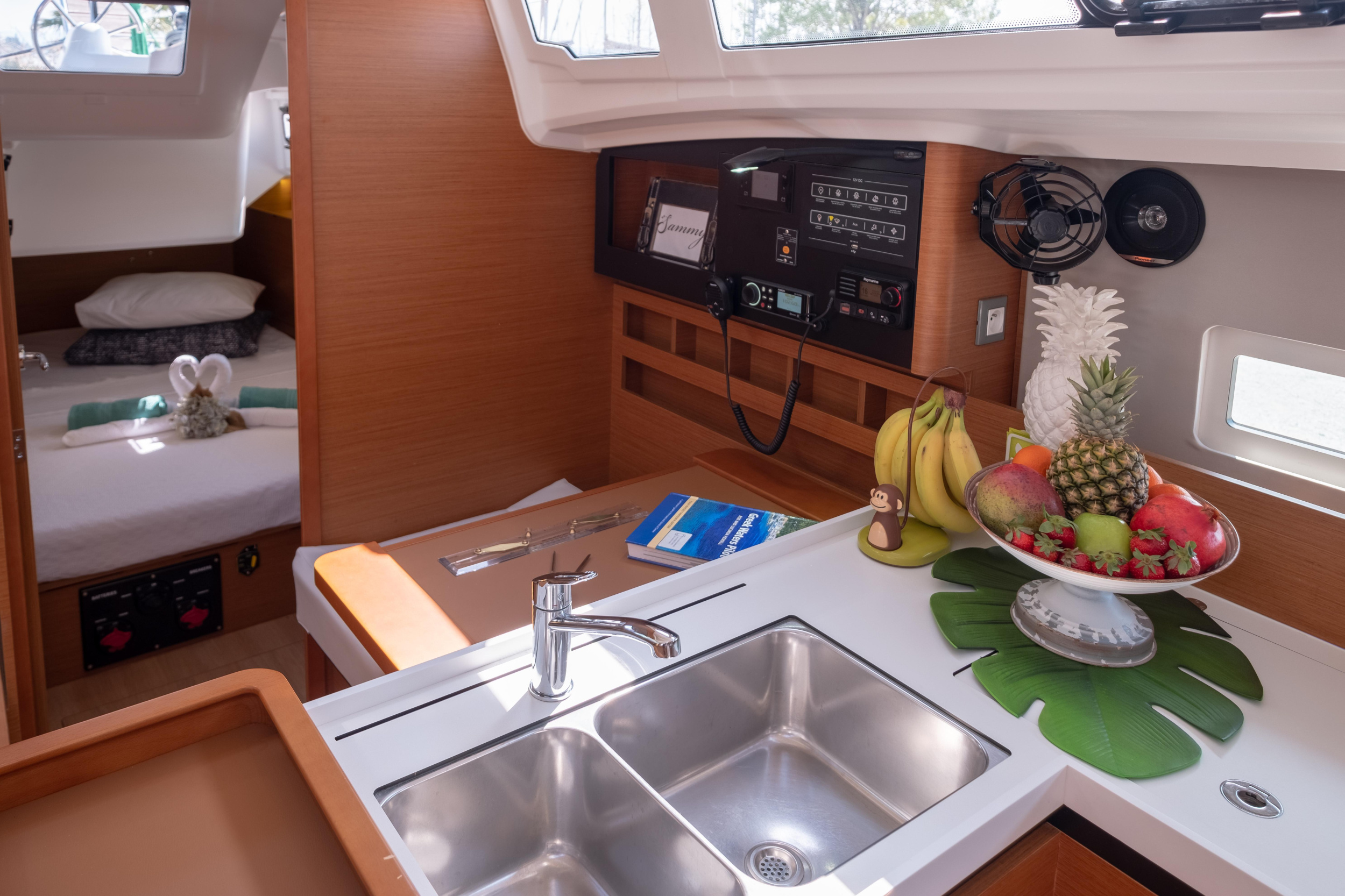 Sun Odyssey 410 — photo 4