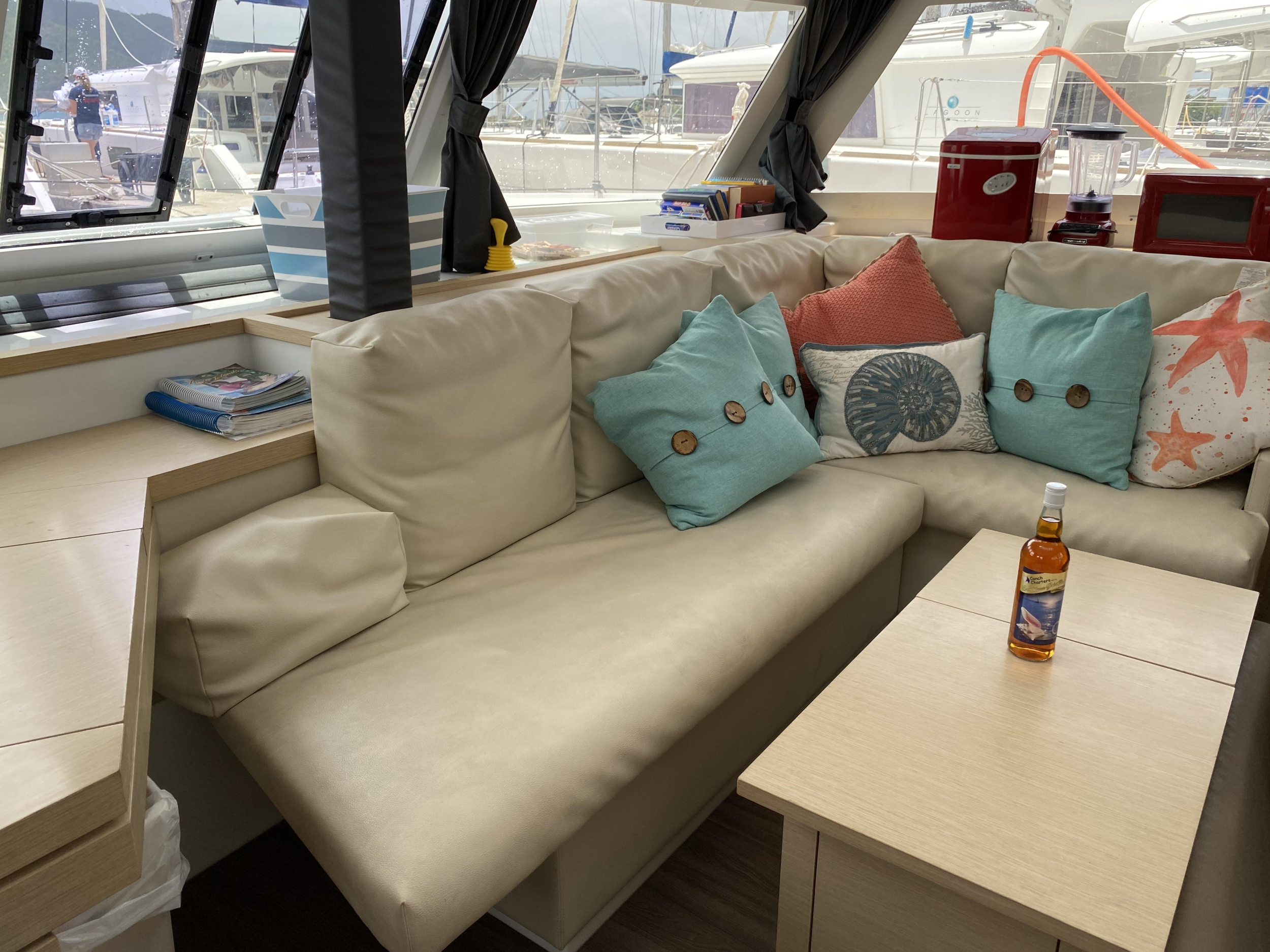 Fountaine Pajot Lucia 40 — photo 4