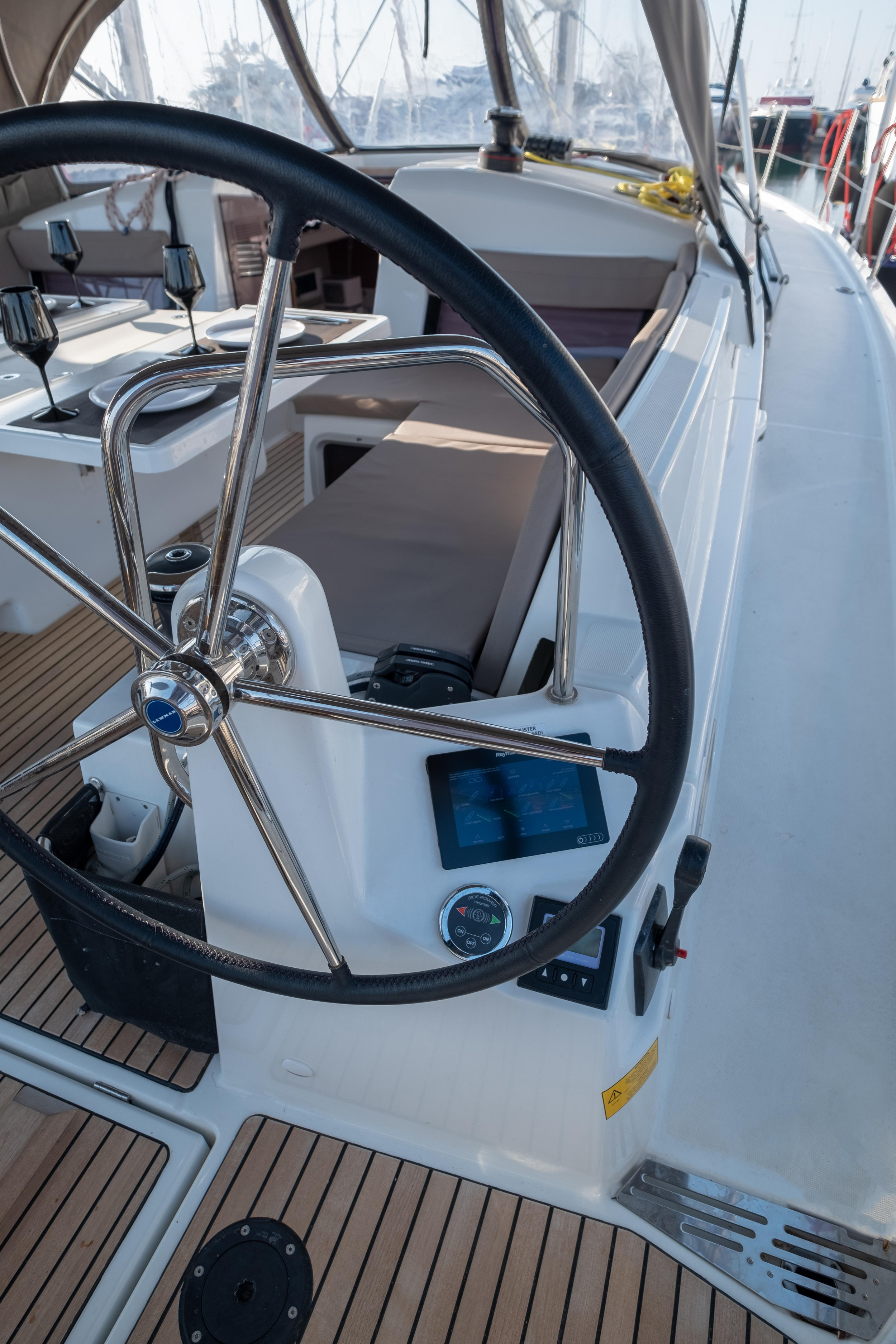 Sun Odyssey 440 — photo 2