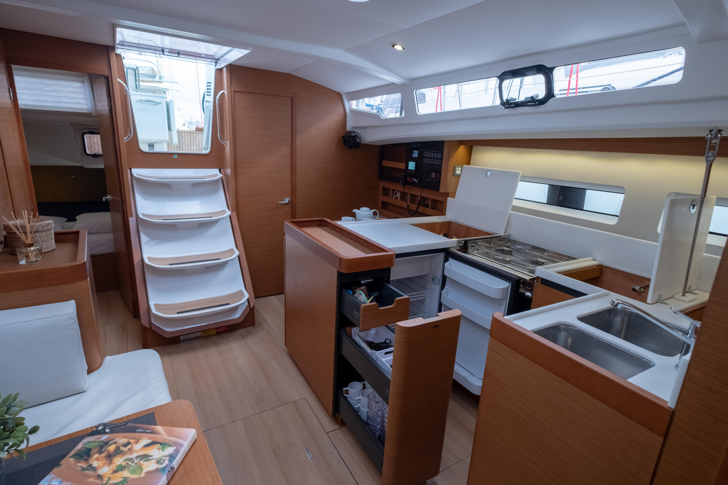 Sun Odyssey 440 — photo 32