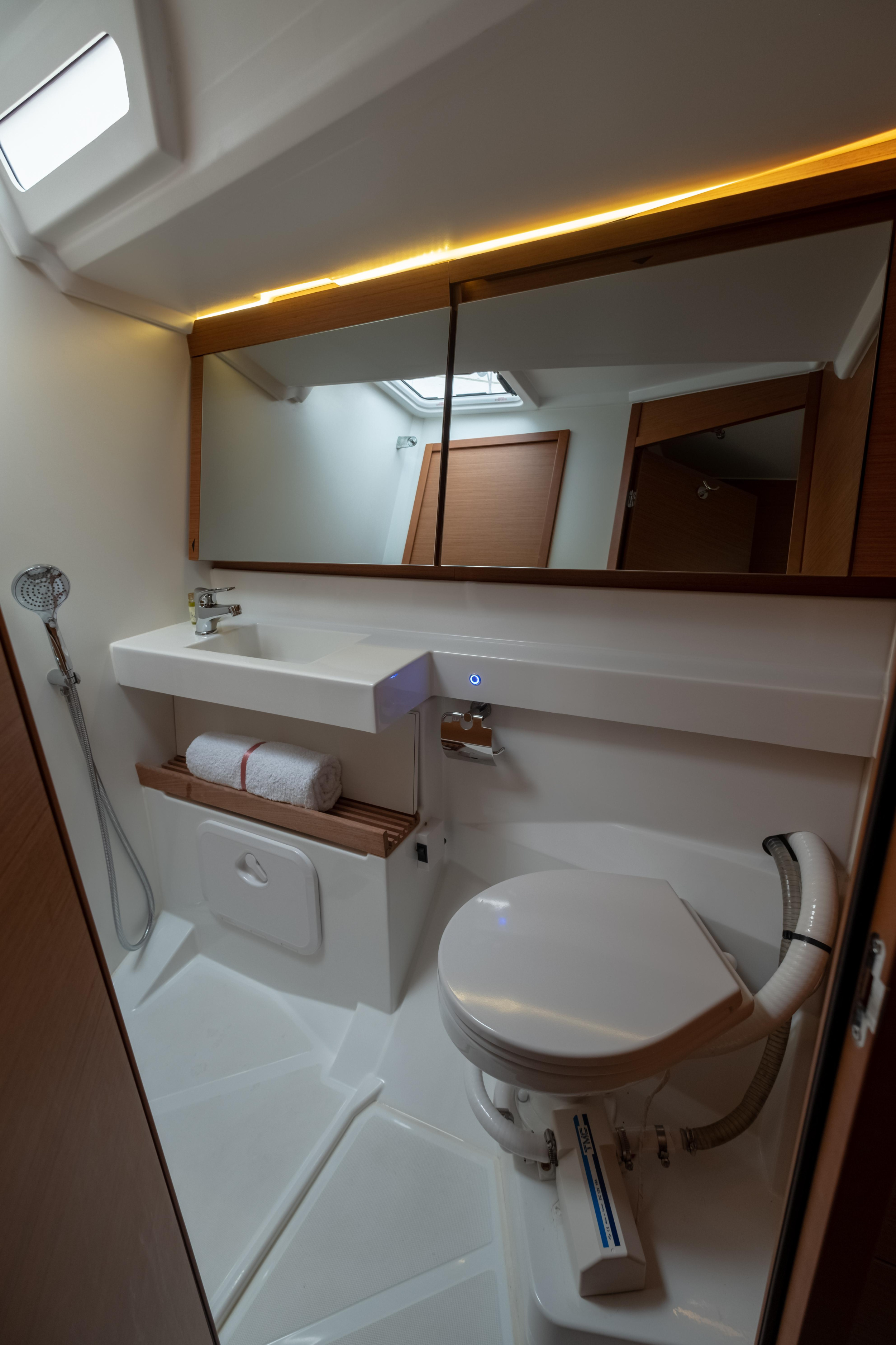 Sun Odyssey 440 — photo 44