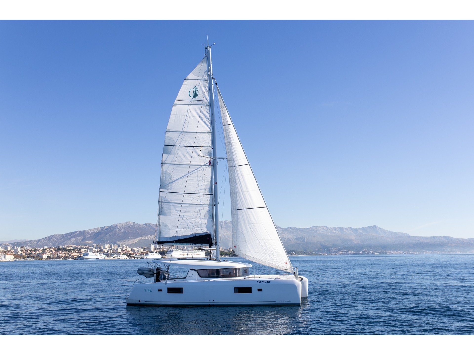Lagoon 42 Millenium — photo 1