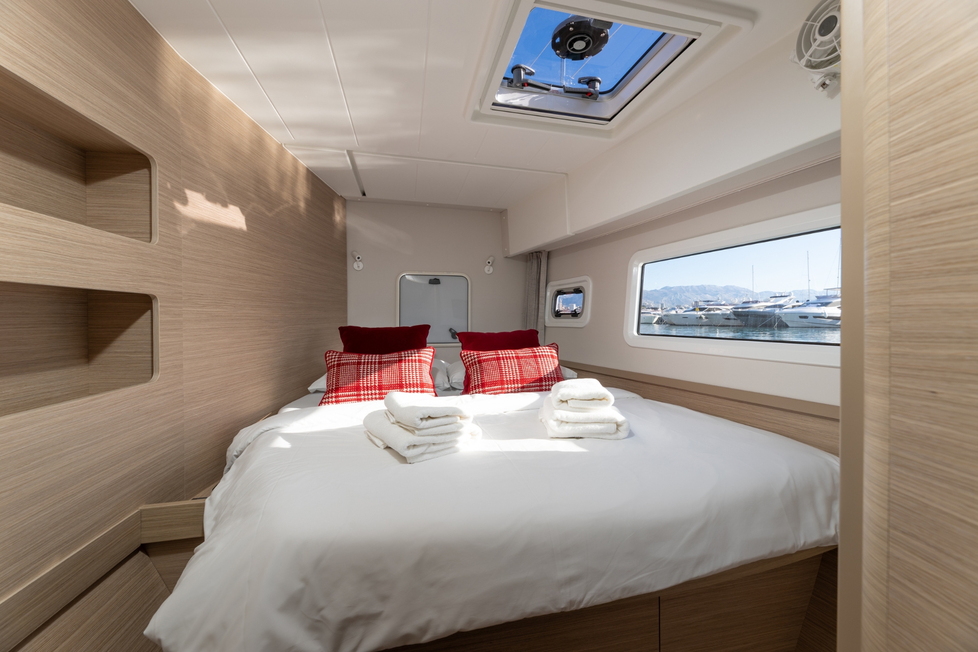 Lagoon 42 Millenium — photo 13