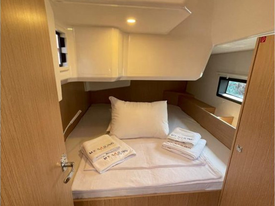 Bavaria C42 — photo 3