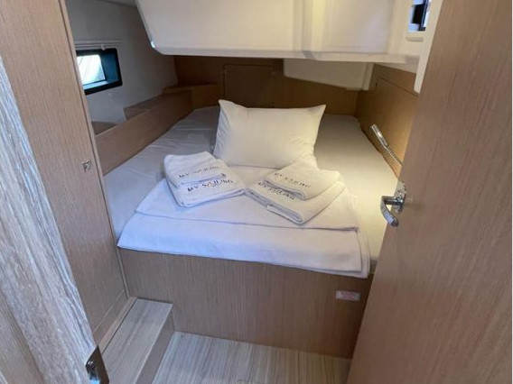 Bavaria C42 — photo 7