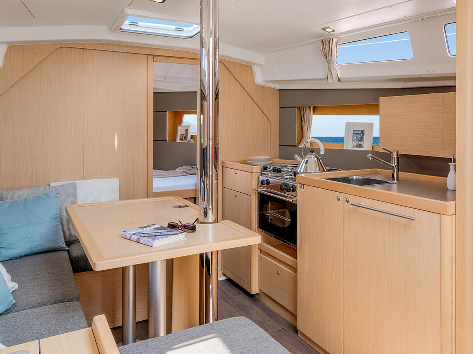 Beneteau Oceanis 35 — photo 2