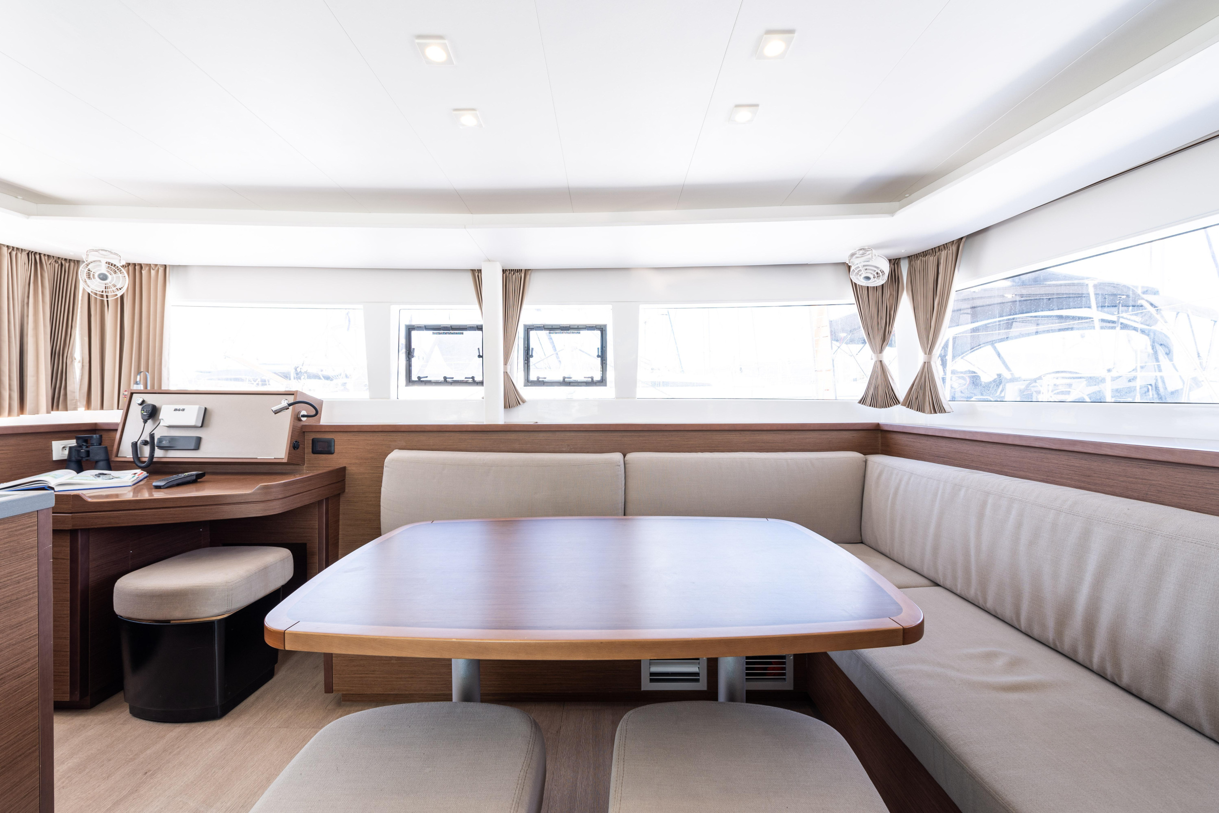 Lagoon 450 F — photo 24