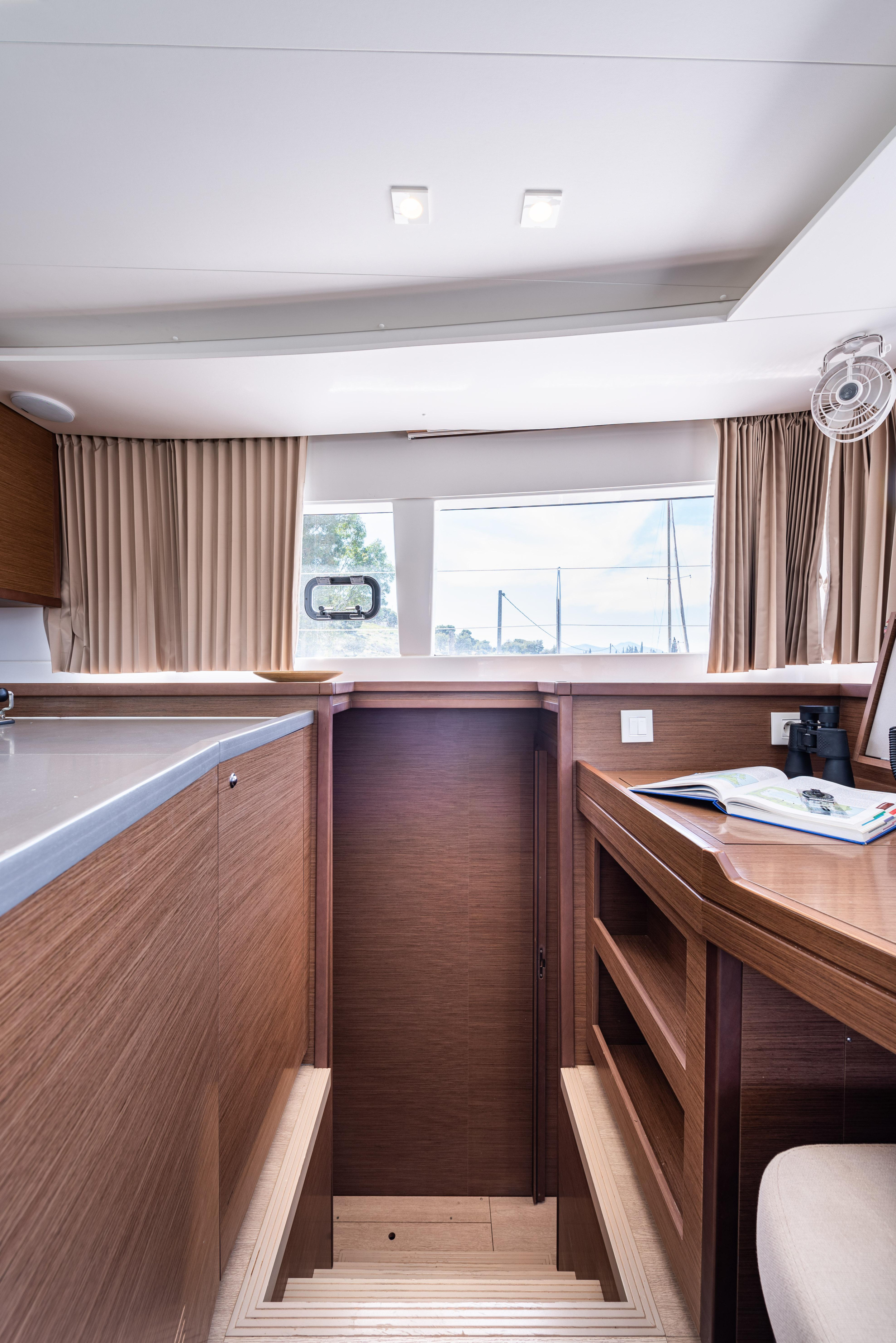 Lagoon 450 F — photo 27