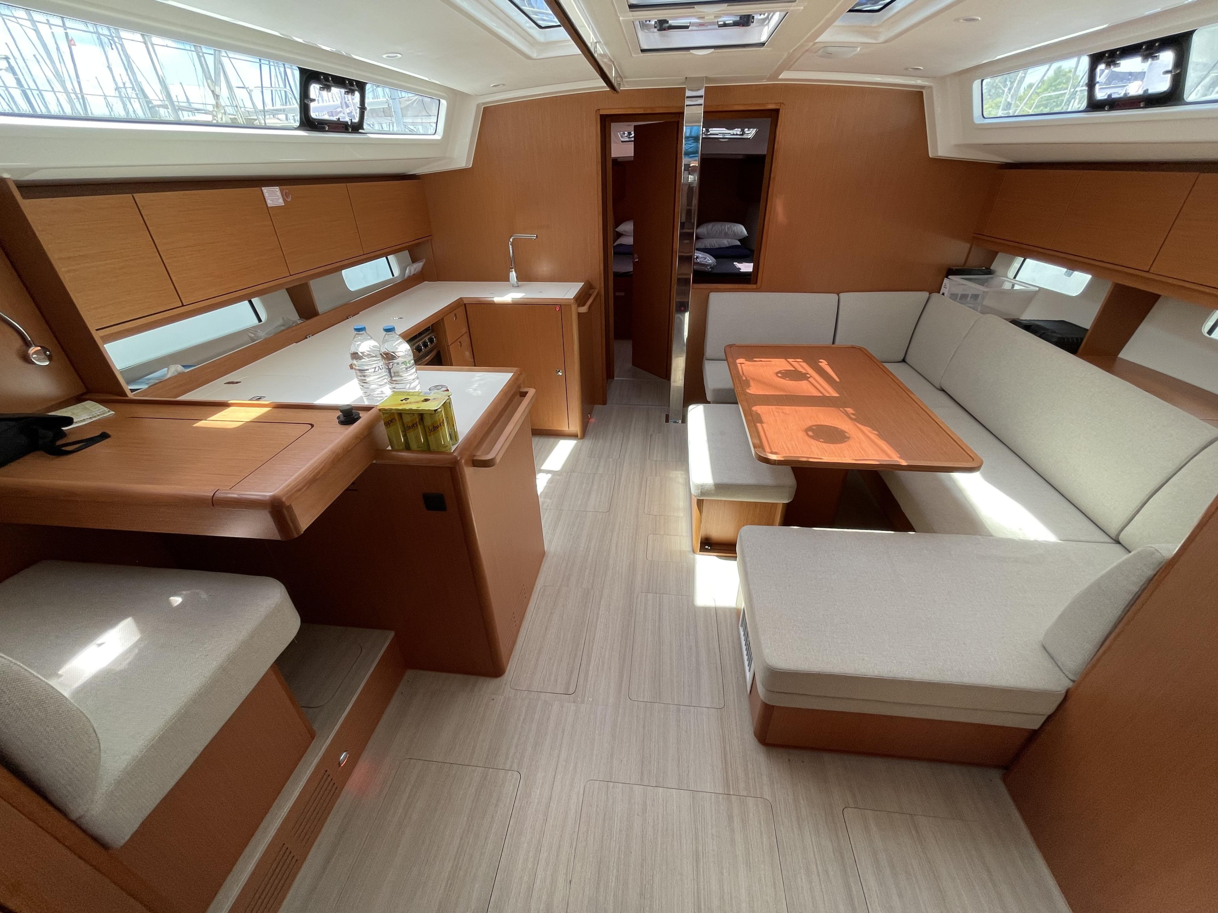Bavaria C46 — photo 11