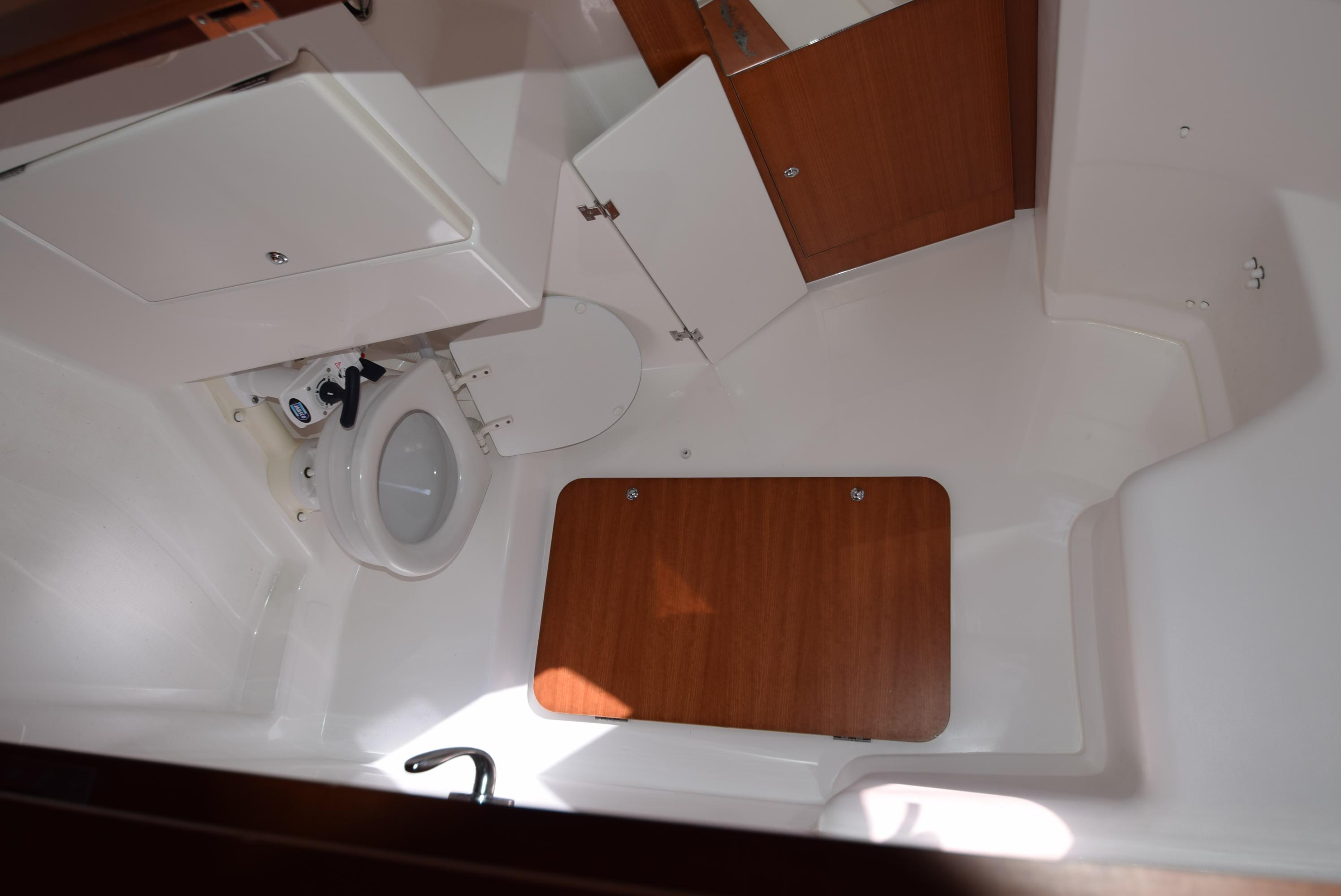 Dufour 335 Grand Large — photo 5