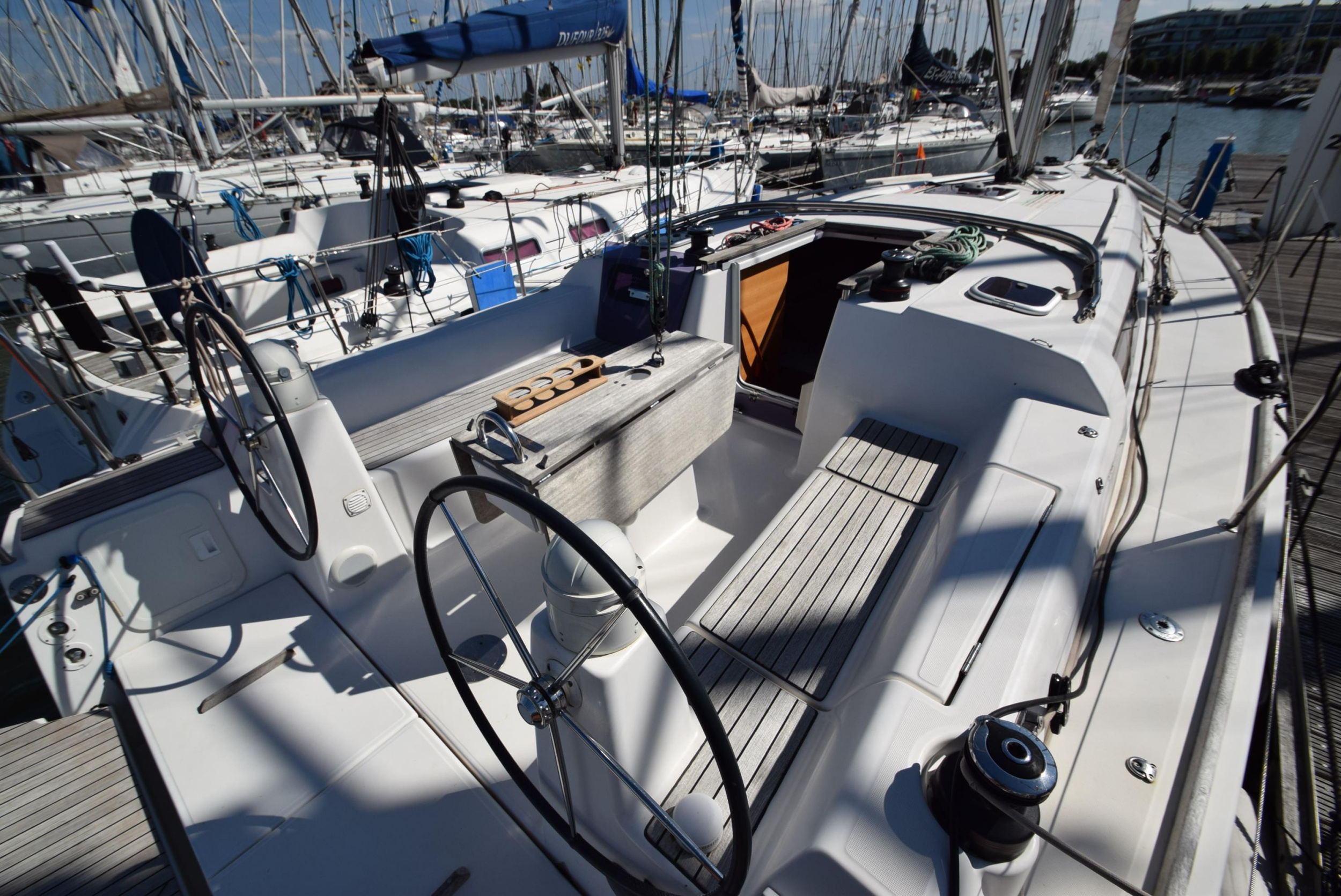 Dufour 335 Grand Large — photo 14