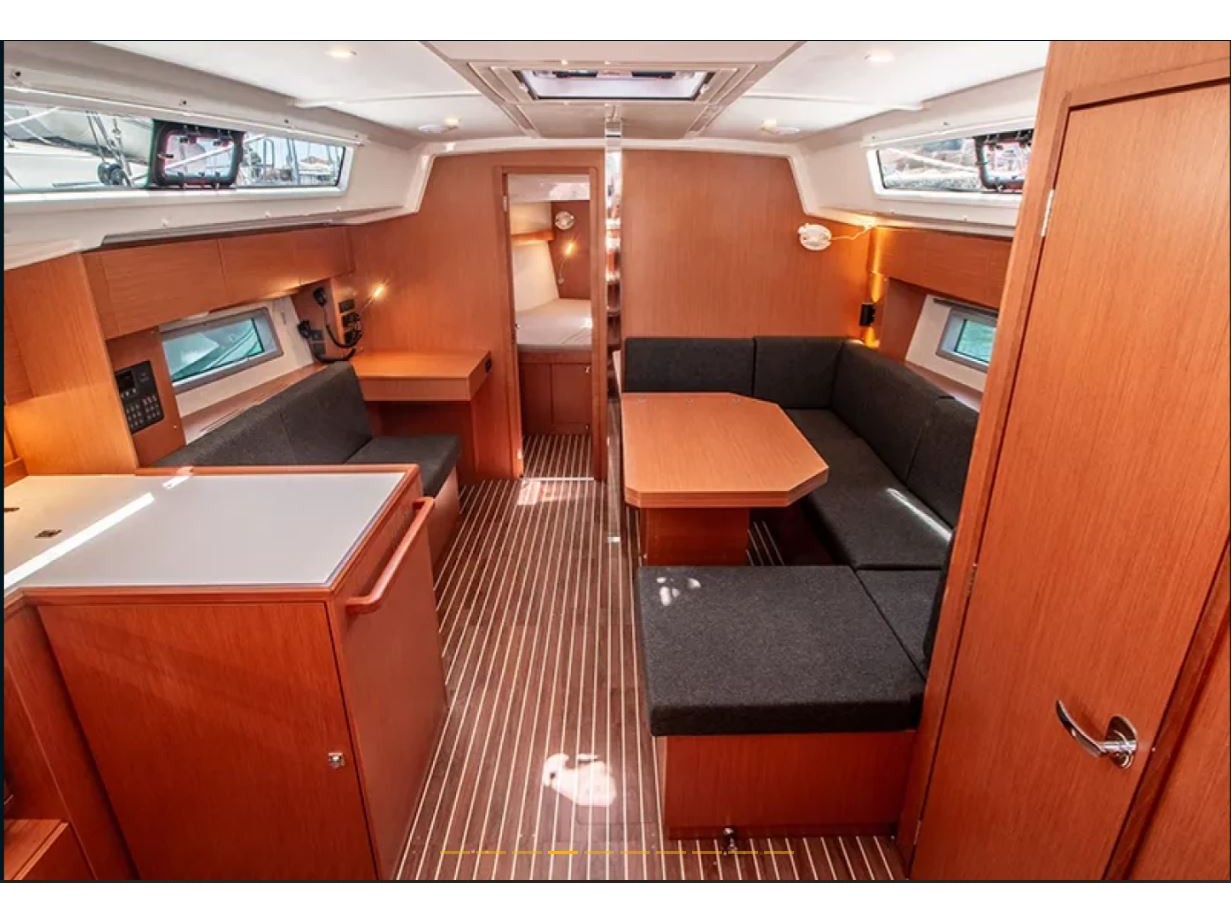 Bavaria C42 — photo 3