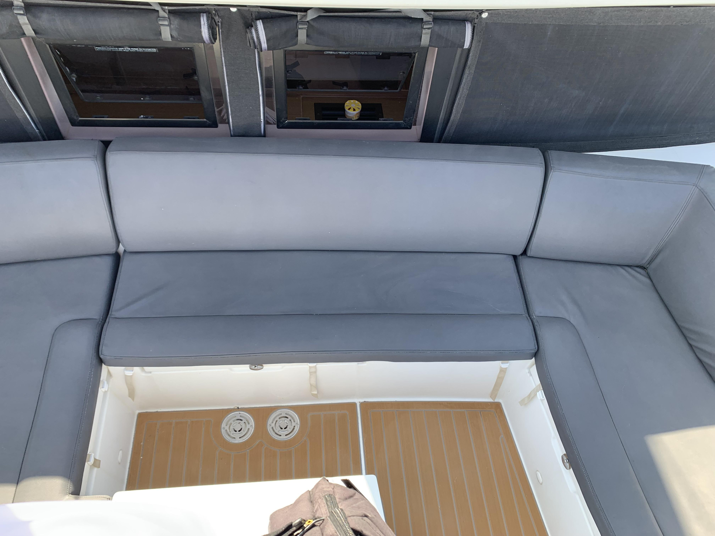 Lagoon 450 Fly (Genarator, , , Inverter) — photo 3