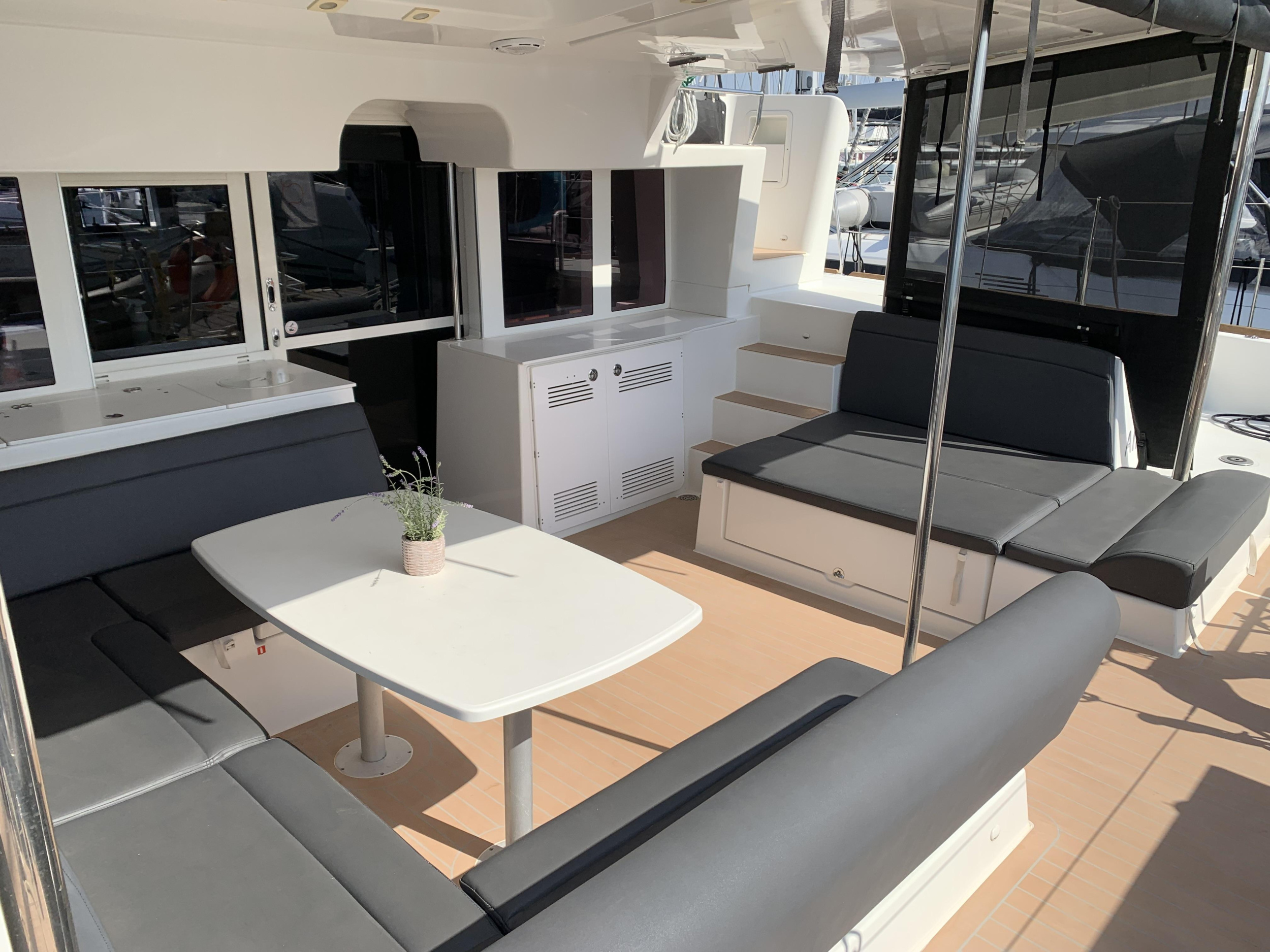 Lagoon 450 Fly (Genarator, , , Inverter) — photo 16
