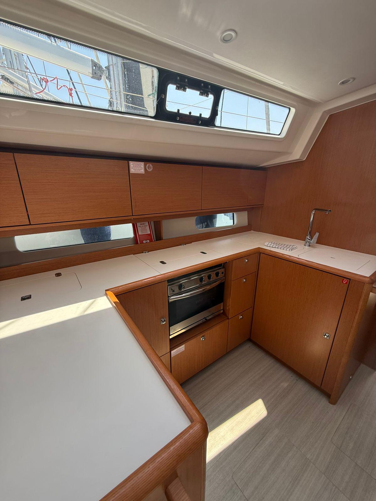 Bavaria C46 — photo 12