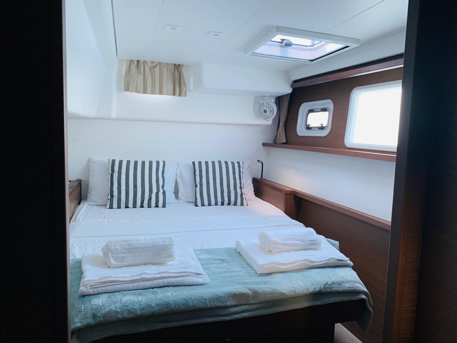 Lagoon 450 — photo 3