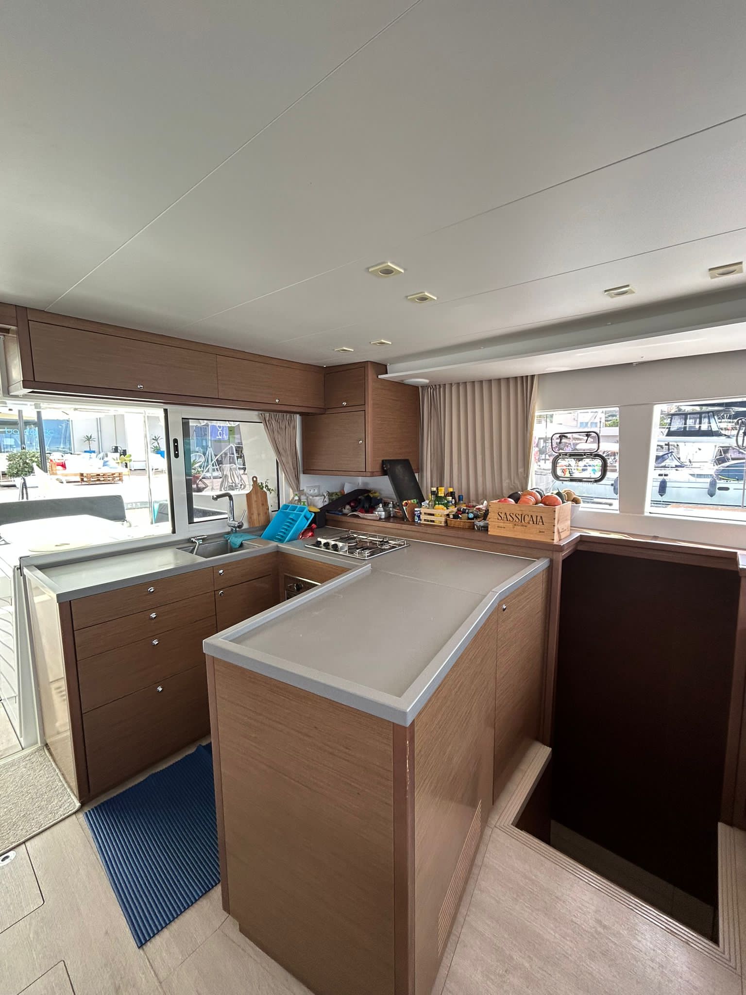 Lagoon 450 — photo 9
