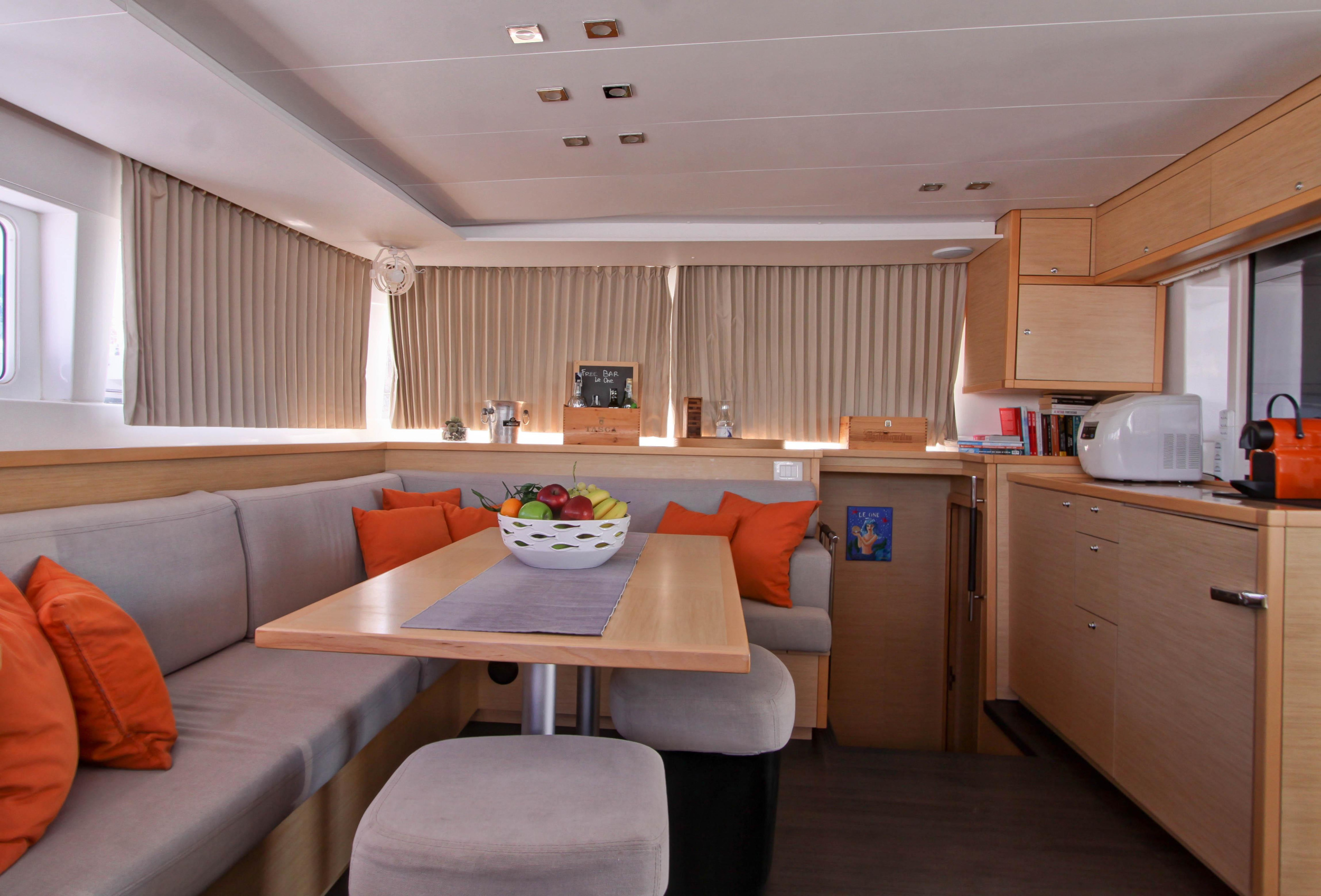 Lagoon 450 — photo 6