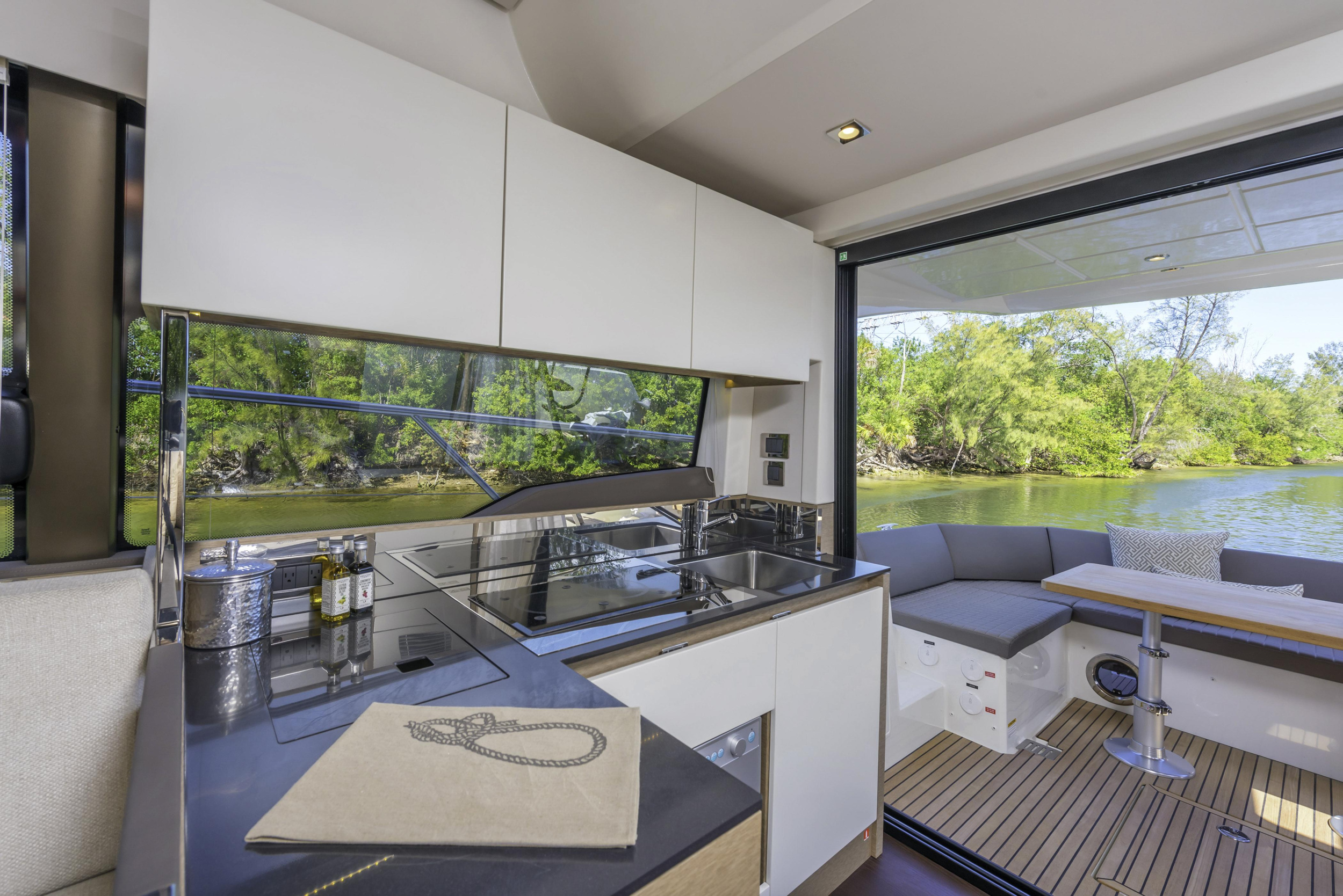 PRESTIGE 460 FLY — photo 19