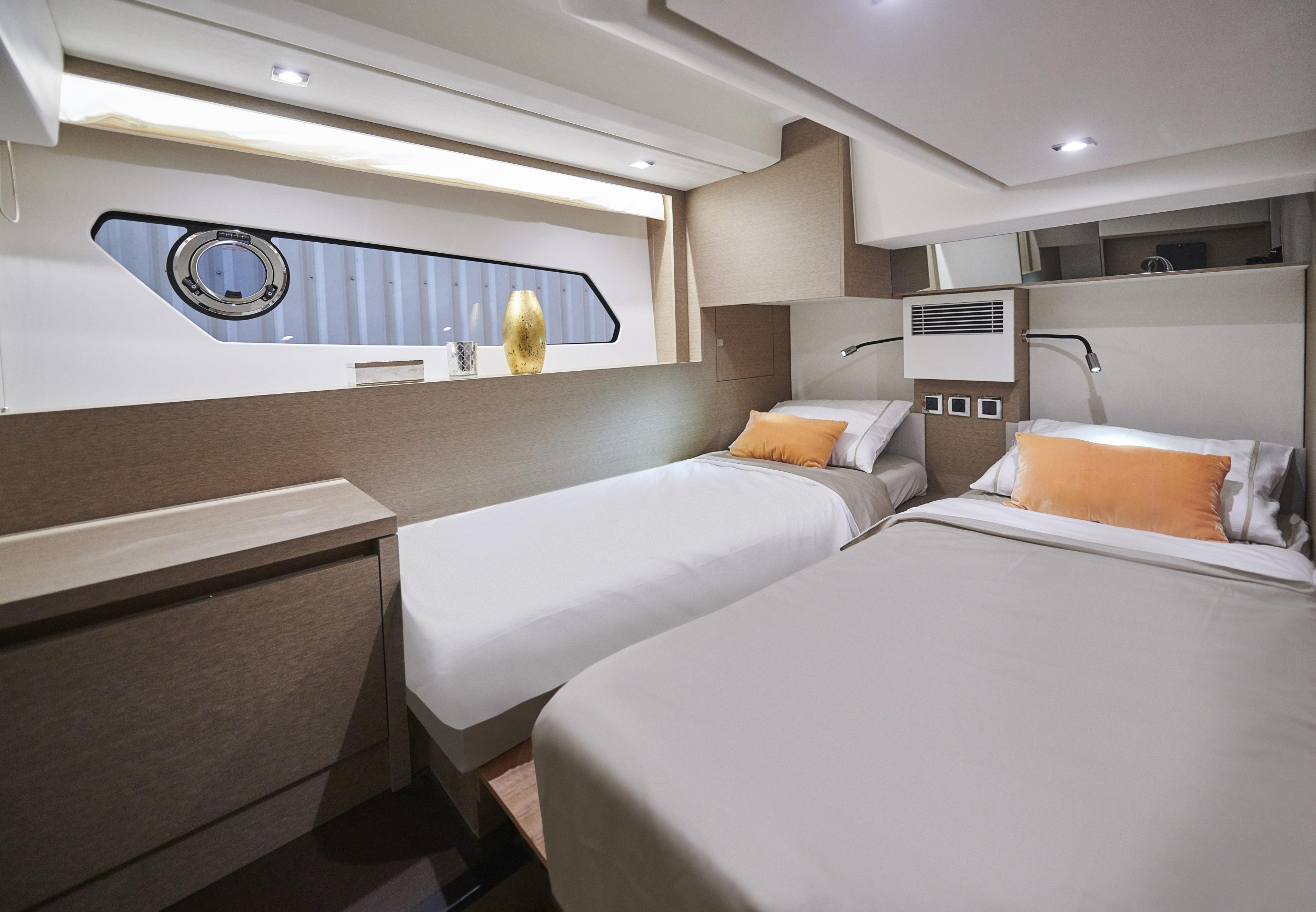 PRESTIGE 460 FLY — photo 18