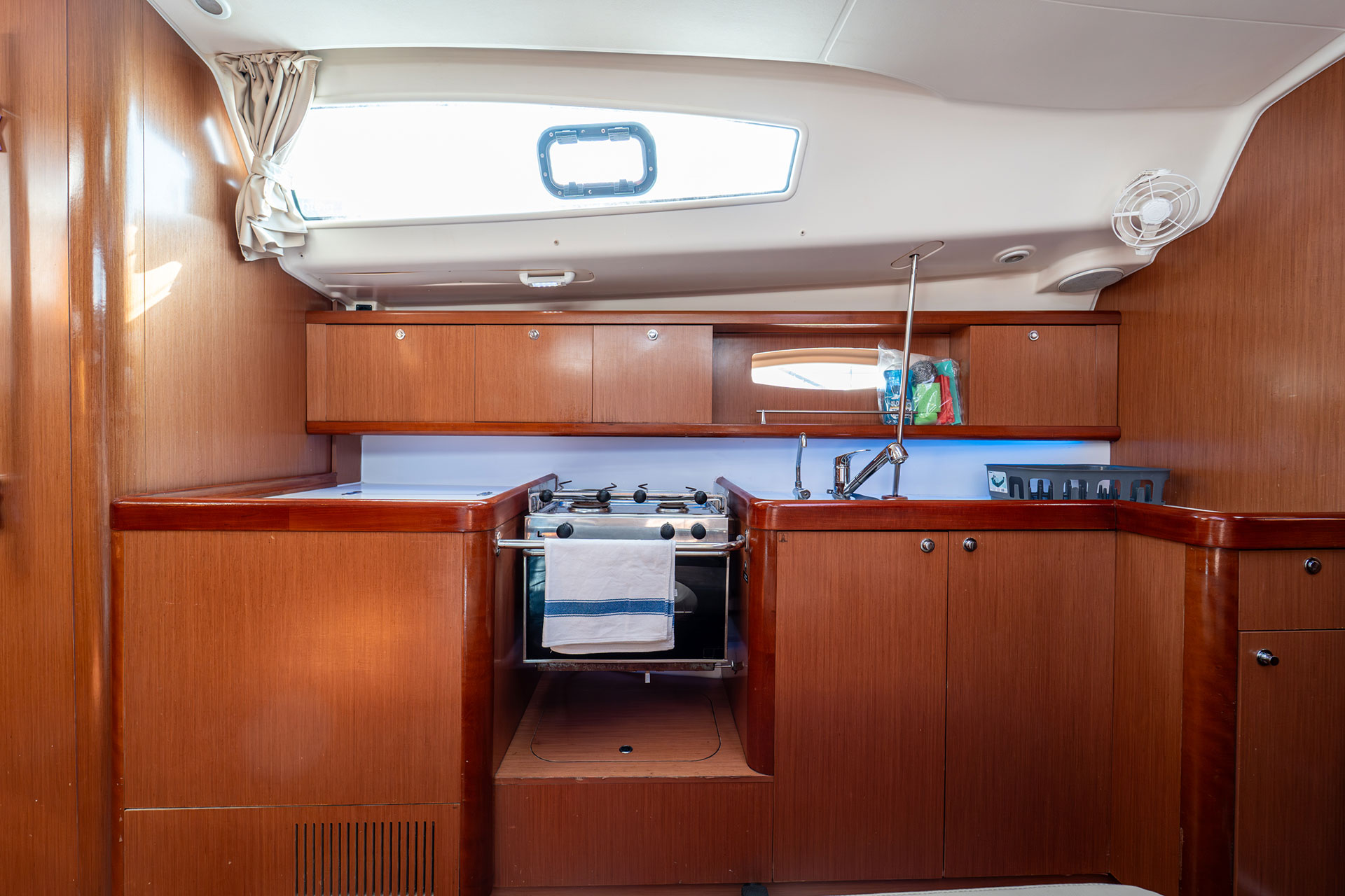 Beneteau Oceanis 43 — photo 11