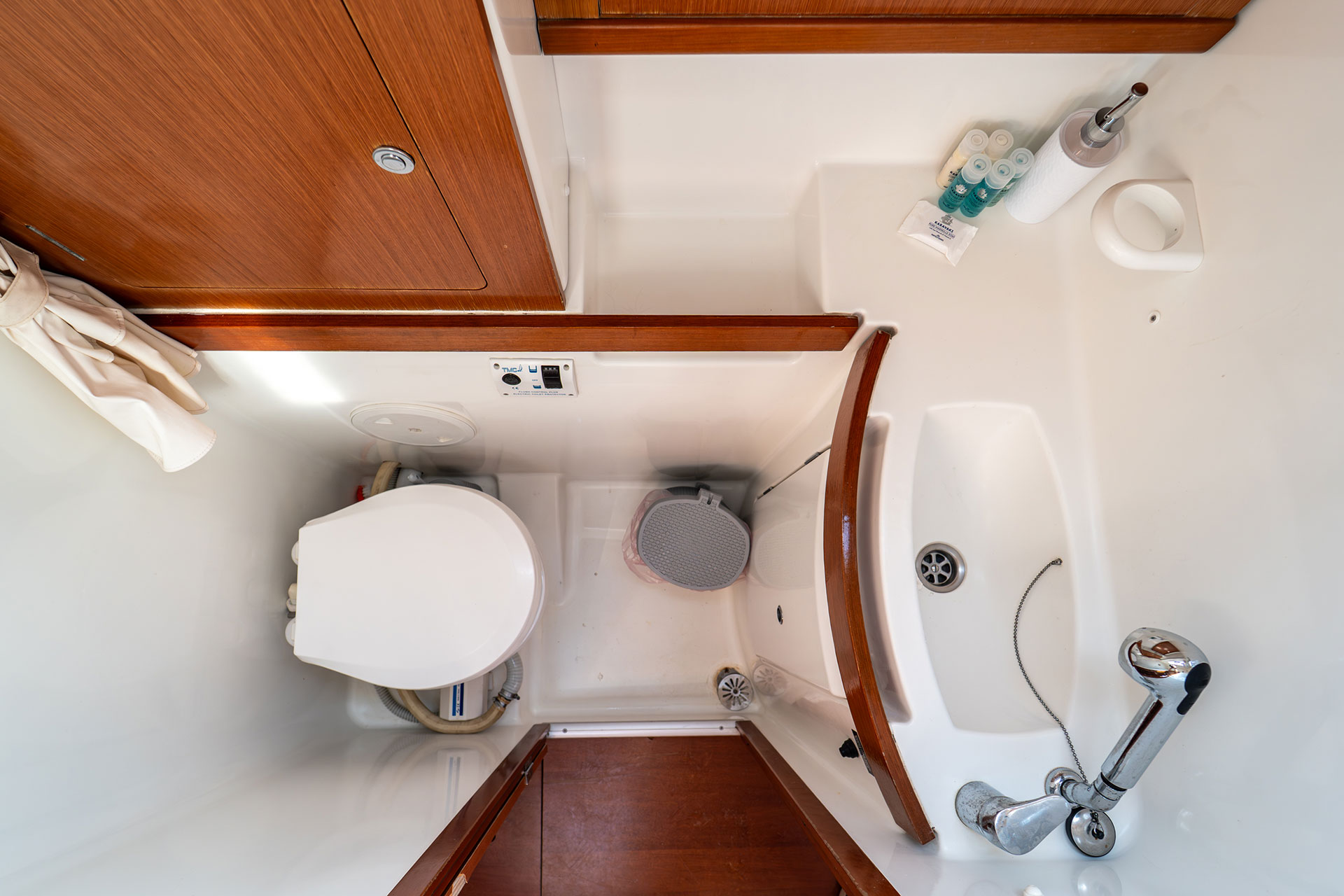 Beneteau Oceanis 43 — photo 16