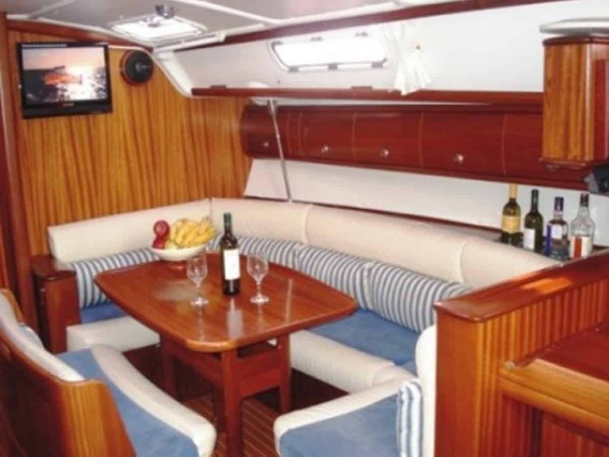Bavaria 38 — photo 8